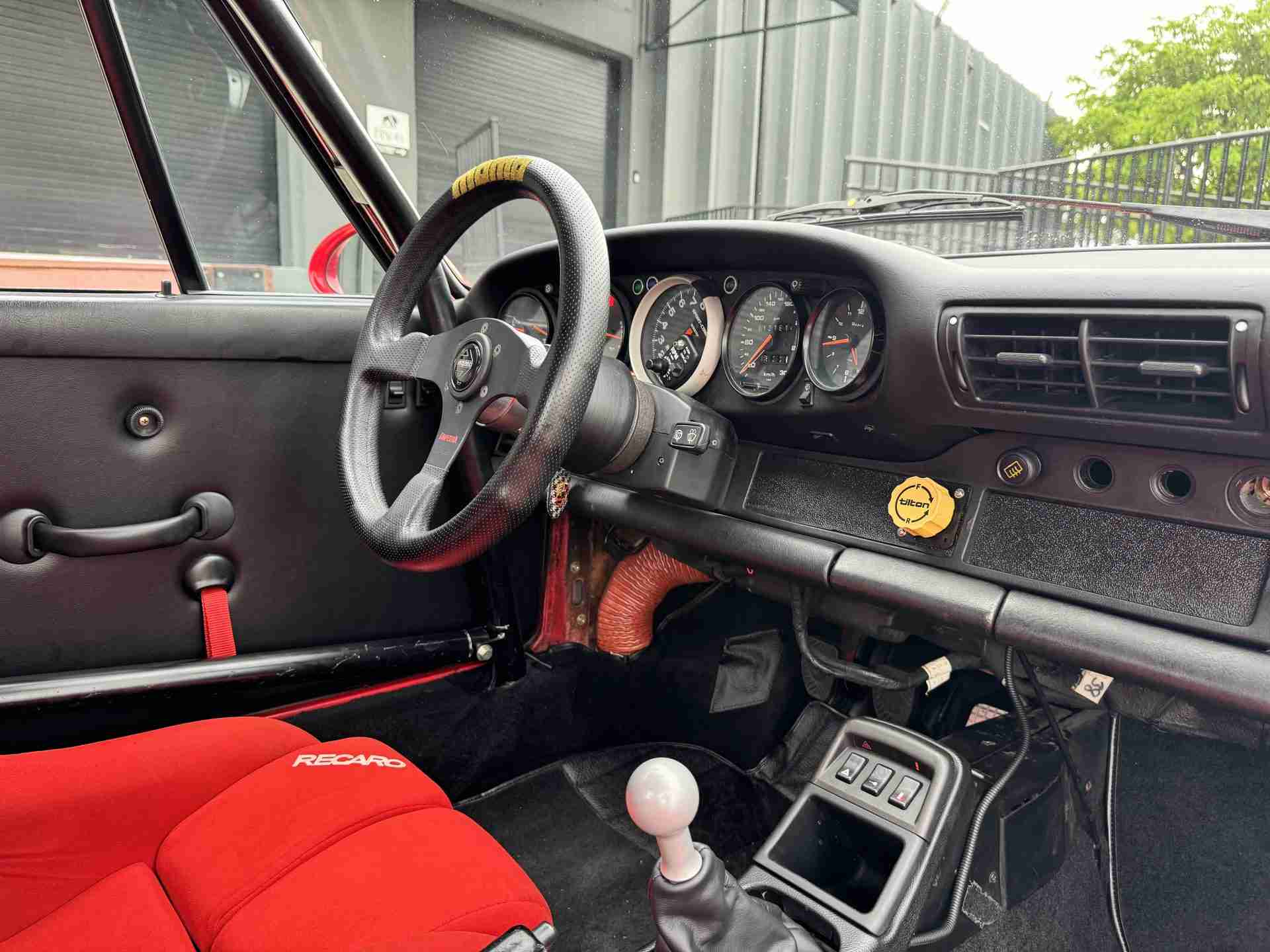 1990 Porsche 964 Carrera Euro – Sunroof Delete – Big Brakes – Well sorted full