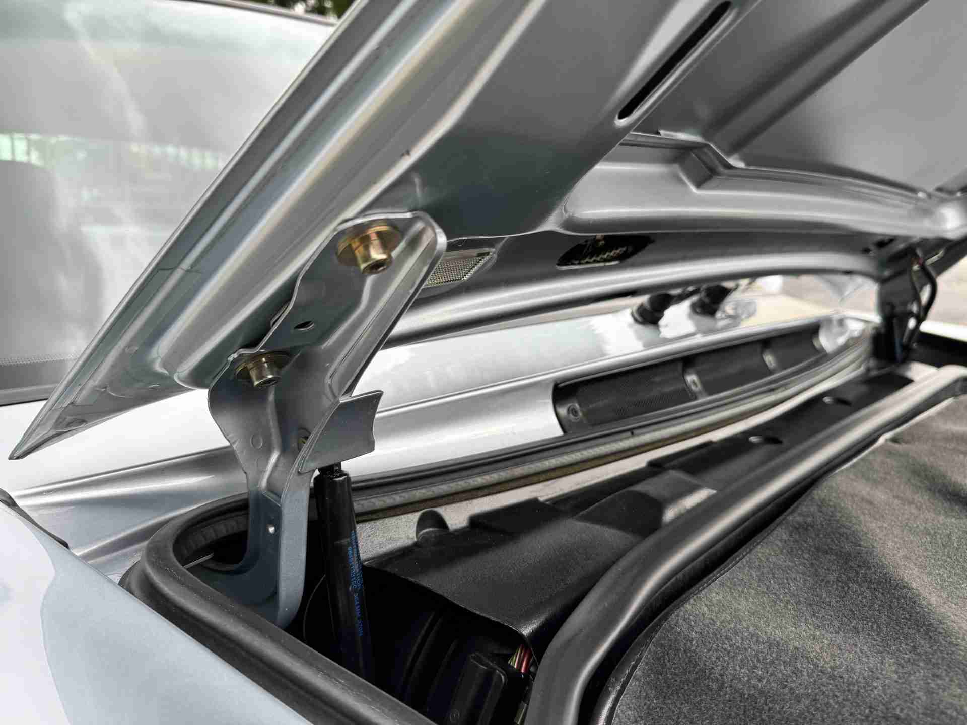 1996 Porsche 911 Carrera 993 Euro ROW – RS Modifications – Polar Silver – 65k miles – Sunroof Delete –  6 Spd full