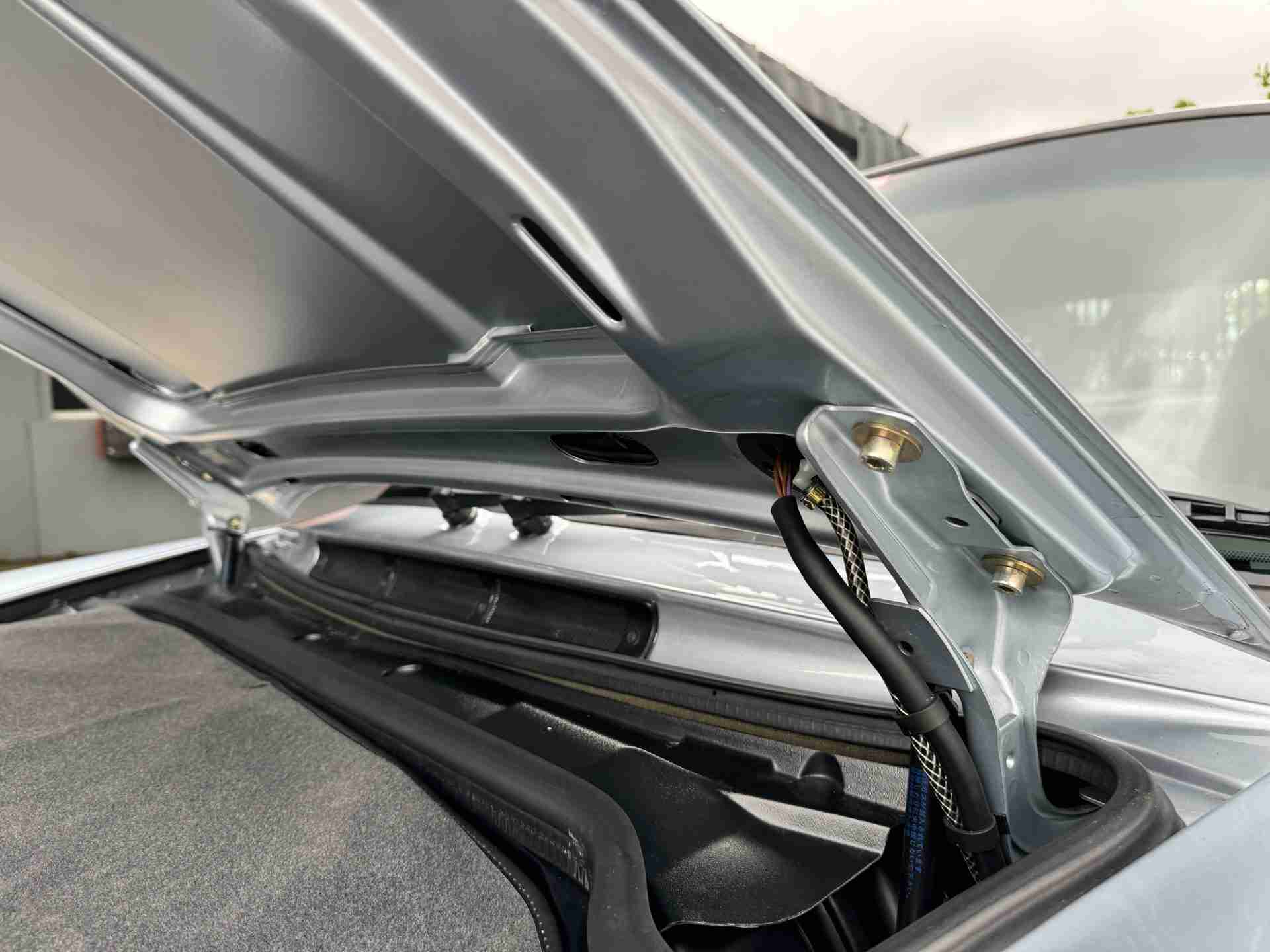 1996 Porsche 911 Carrera 993 Euro ROW – RS Modifications – Polar Silver – 65k miles – Sunroof Delete –  6 Spd full