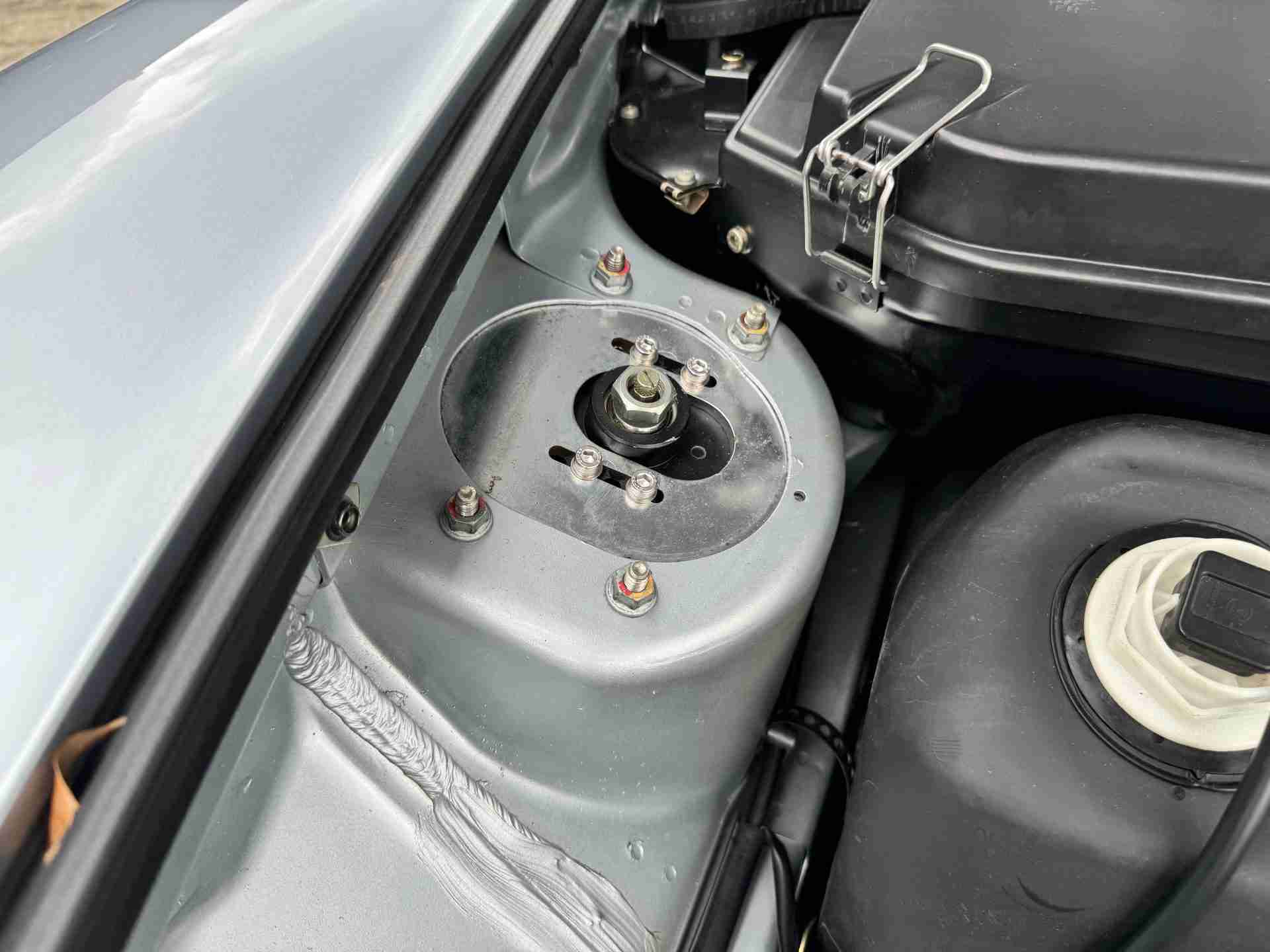 1996 Porsche 911 Carrera 993 Euro ROW – RS Modifications – Polar Silver – 65k miles – Sunroof Delete –  6 Spd full