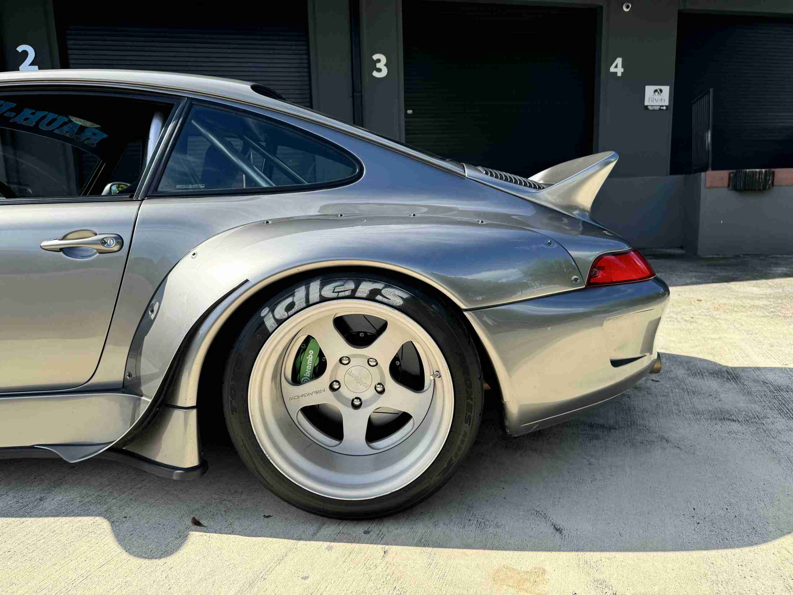 1995 PORSCHE 993 RWB ” FREAK SHOW” TWIN TURBO full