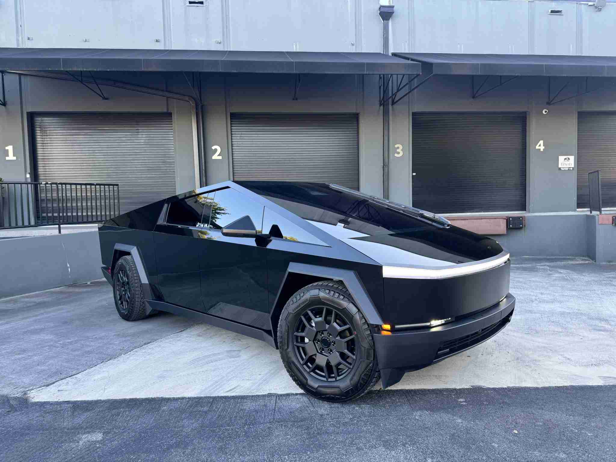 2024 Tesla Cybertruck Cyberbeast Foundation – Gloss Black Full Wrap 6k Miles full