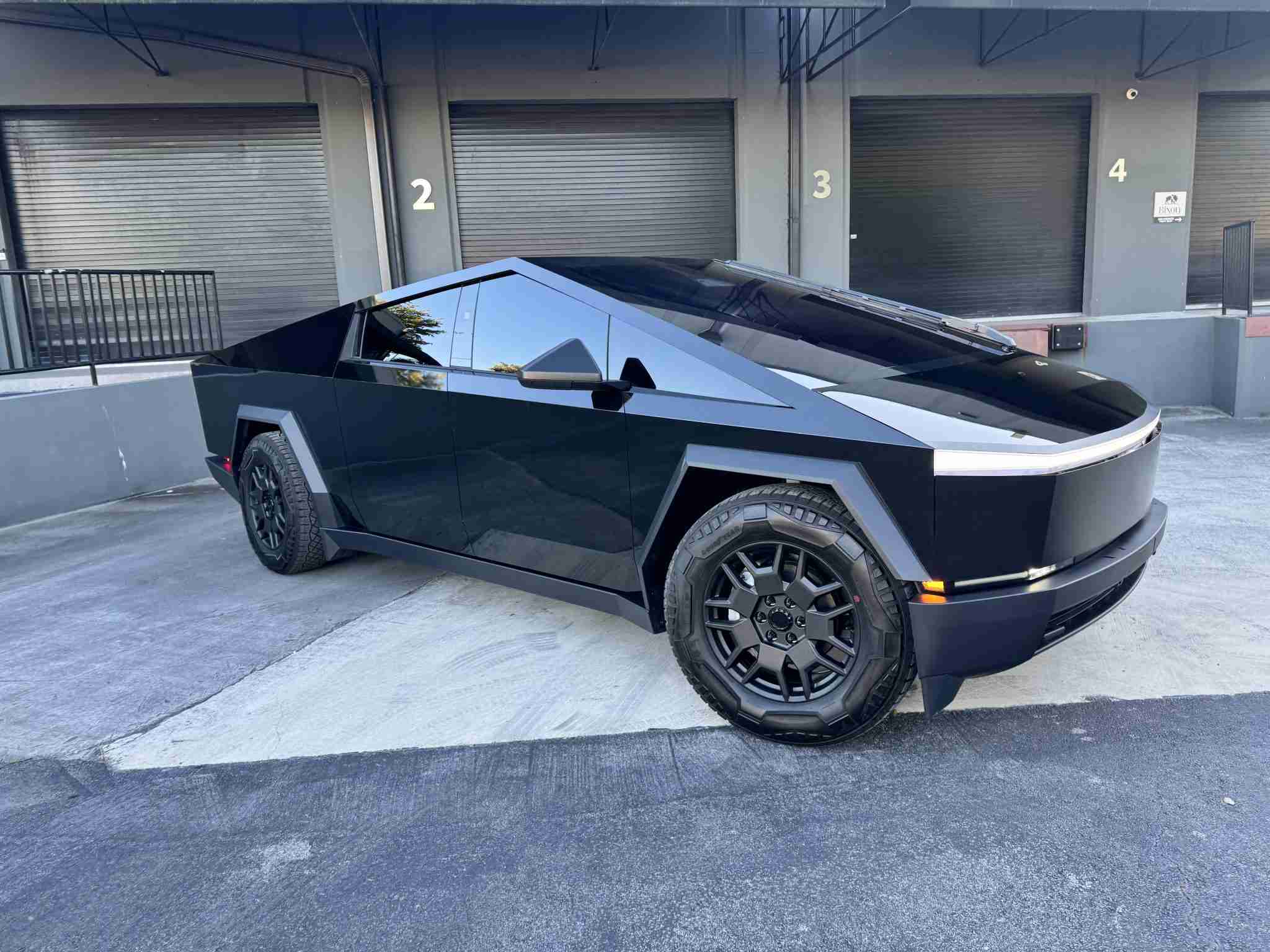2024 Tesla Cybertruck Cyberbeast Foundation – Gloss Black Full Wrap 6k Miles full