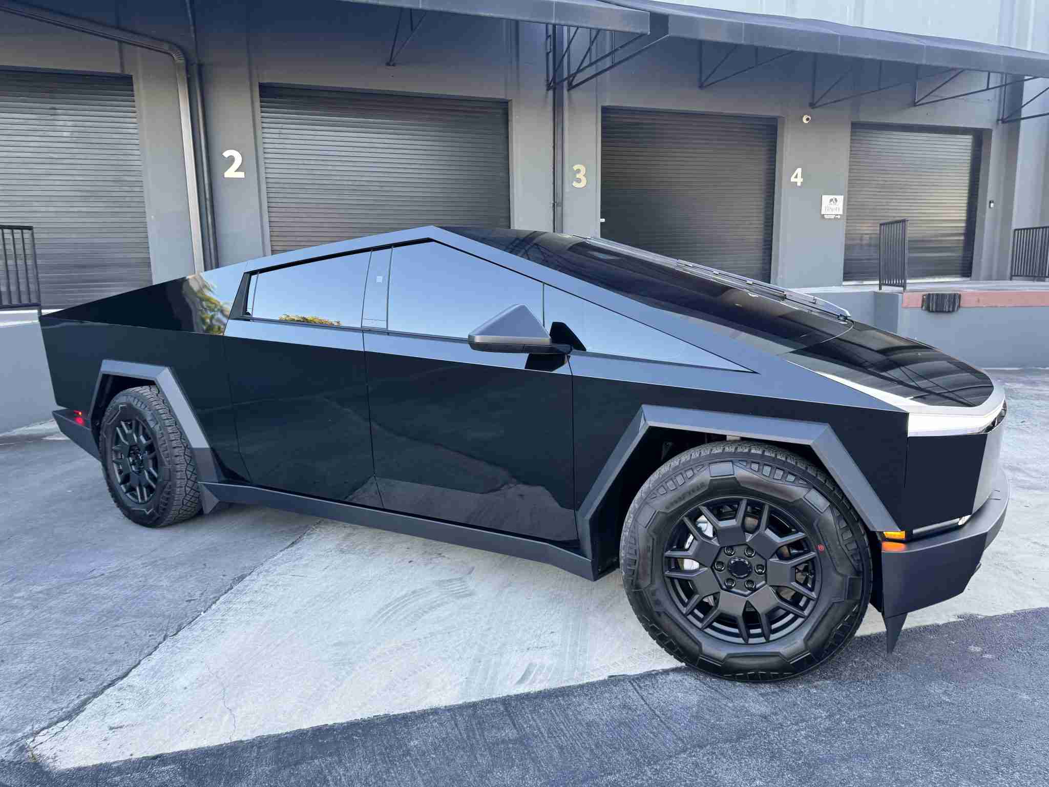 2024 Tesla Cybertruck Cyberbeast Foundation – Gloss Black Full Wrap 6k Miles full