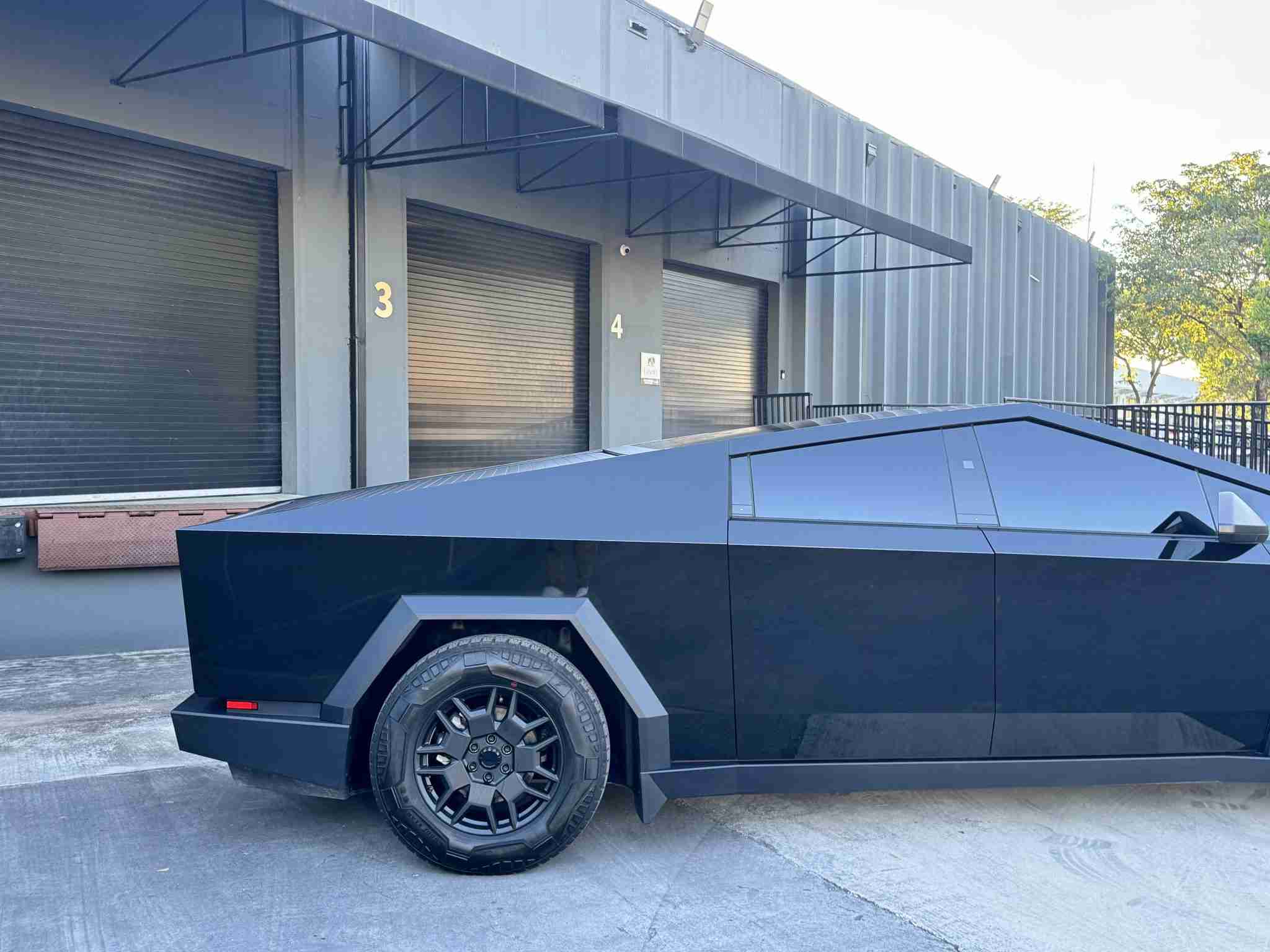 2024 Tesla Cybertruck Cyberbeast Foundation – Gloss Black Full Wrap 6k Miles full