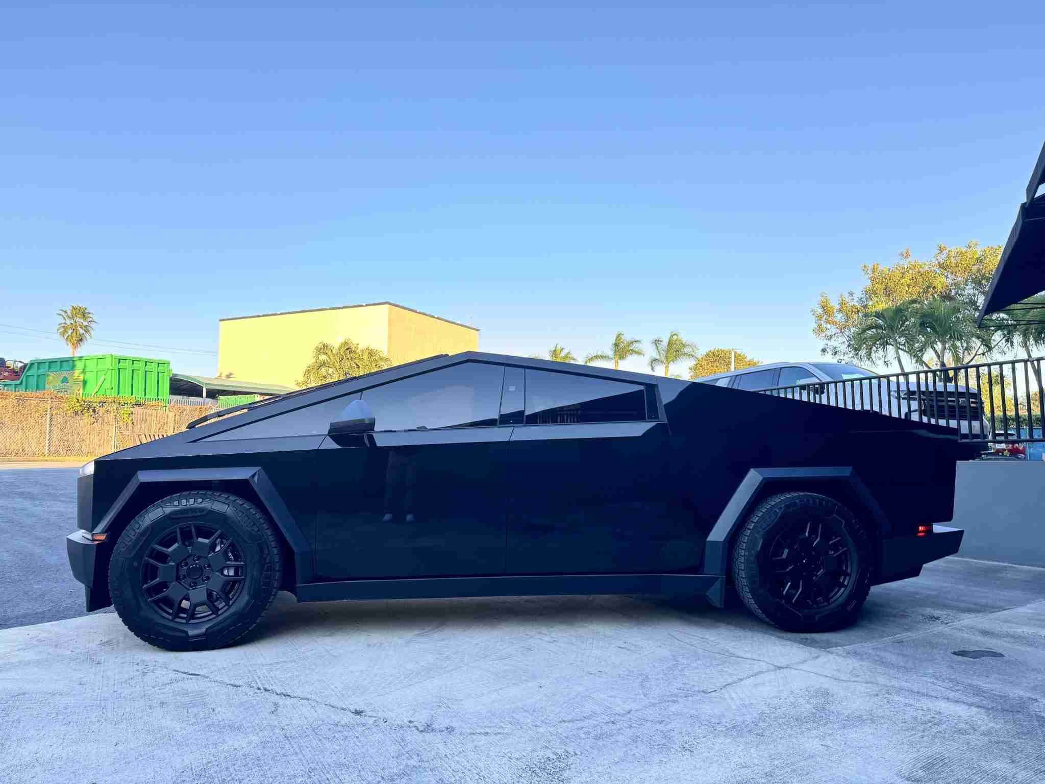 2024 Tesla Cybertruck Cyberbeast Foundation – Gloss Black Full Wrap 6k Miles full