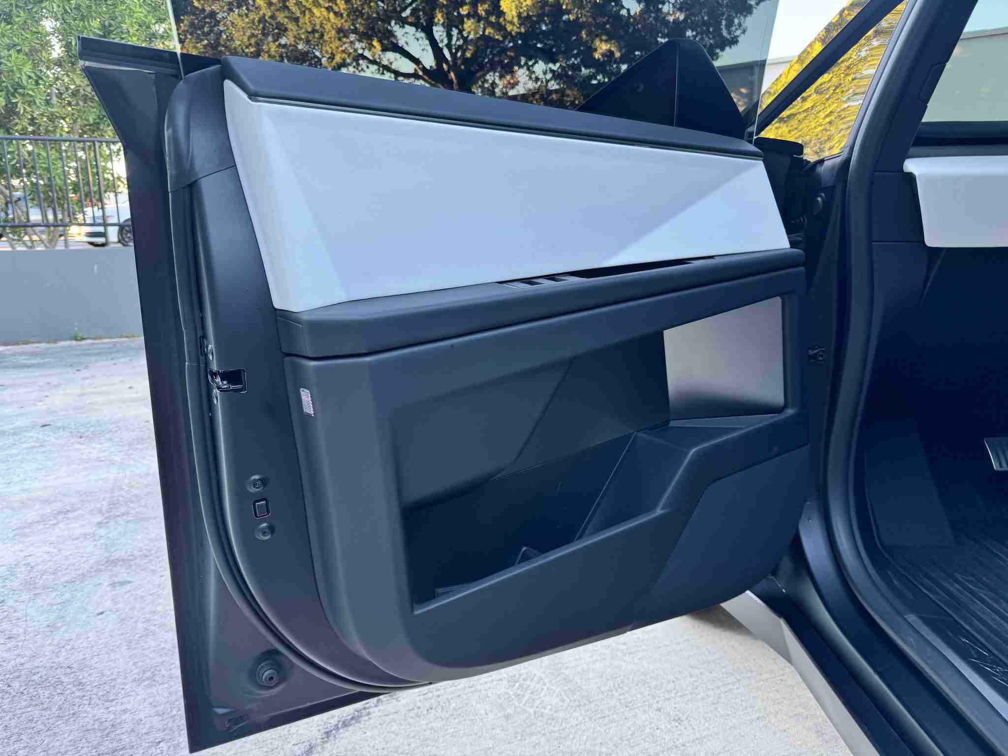 2024 Tesla Cybertruck Cyberbeast Foundation – Gloss Black Full Wrap 6k Miles full