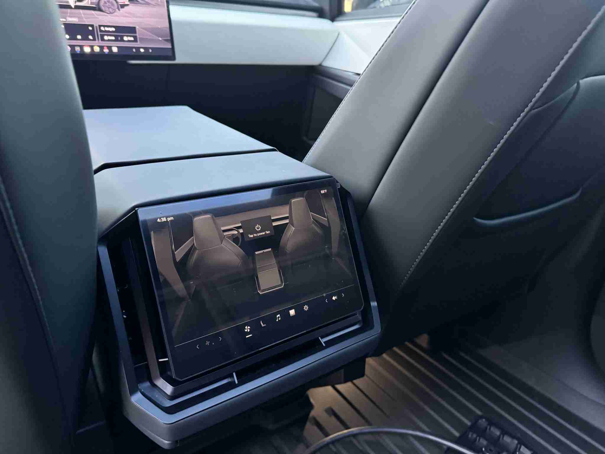 2024 Tesla Cybertruck Cyberbeast Foundation – Gloss Black Full Wrap 6k Miles full