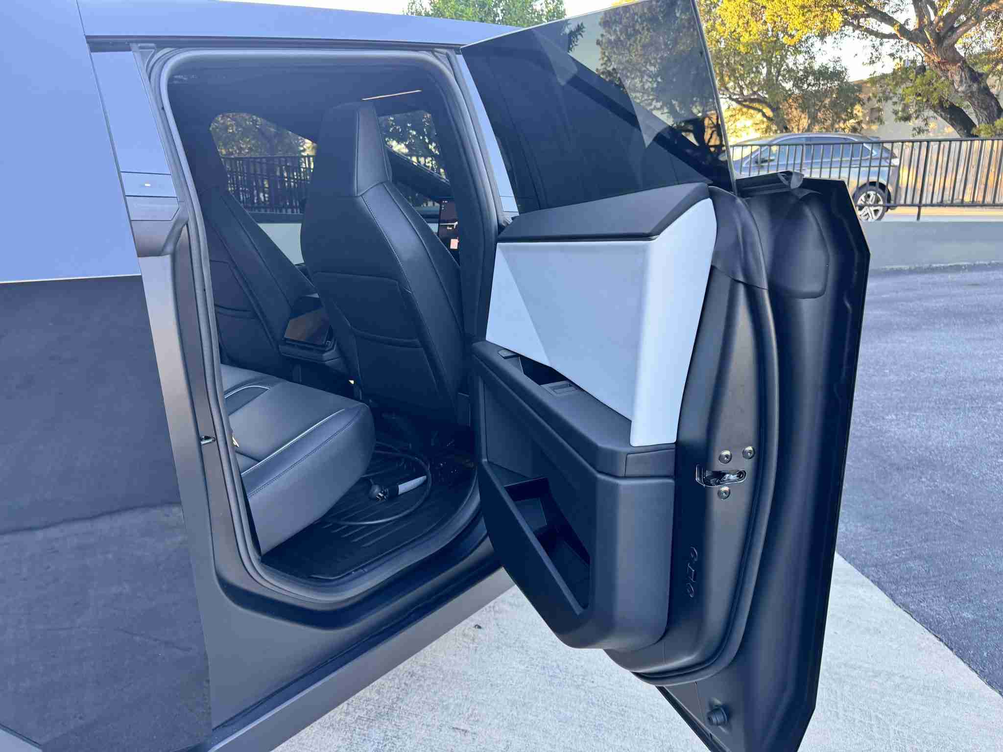 2024 Tesla Cybertruck Cyberbeast Foundation – Gloss Black Full Wrap 6k Miles full
