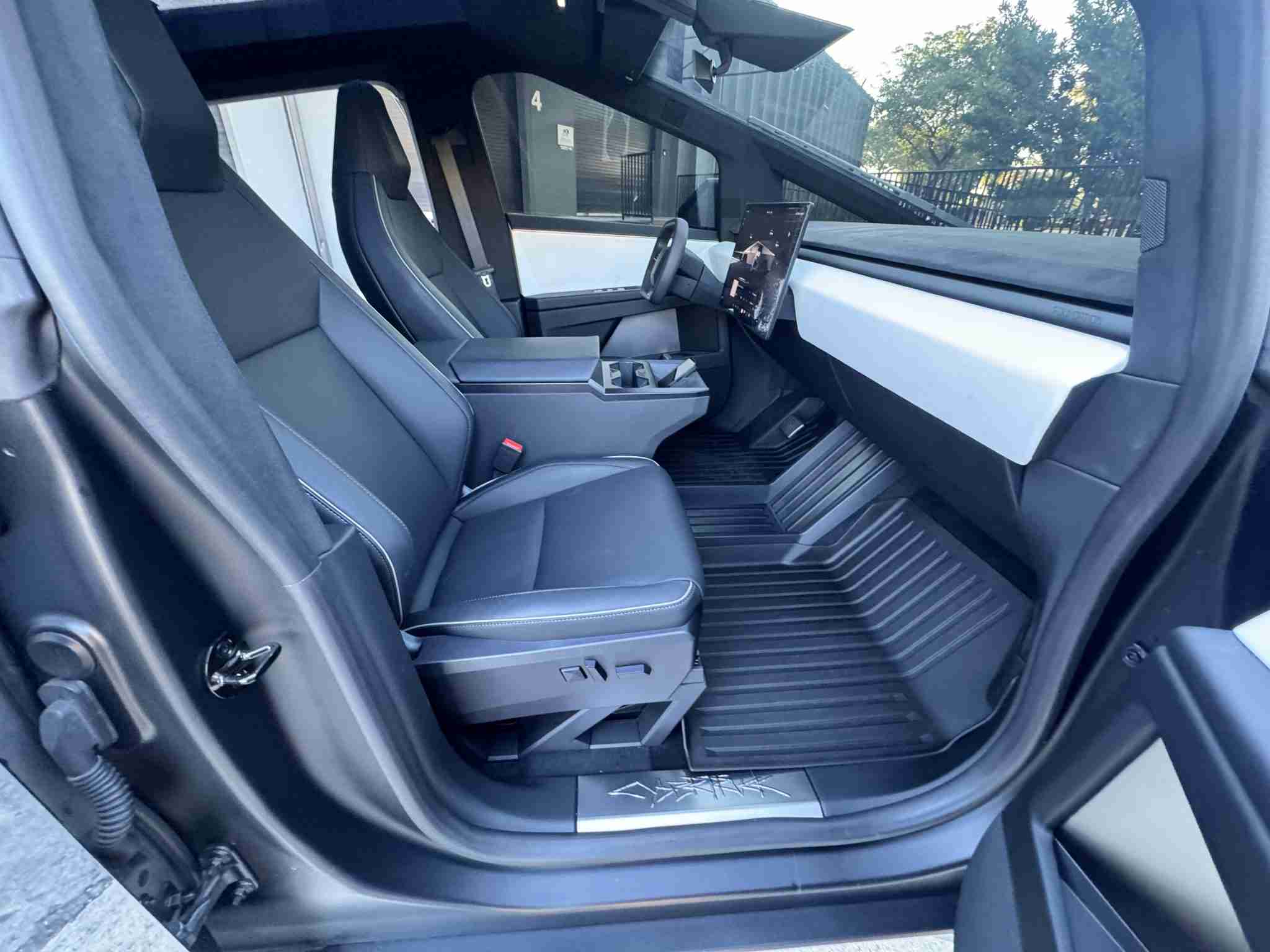 2024 Tesla Cybertruck Cyberbeast Foundation – Gloss Black Full Wrap 6k Miles full