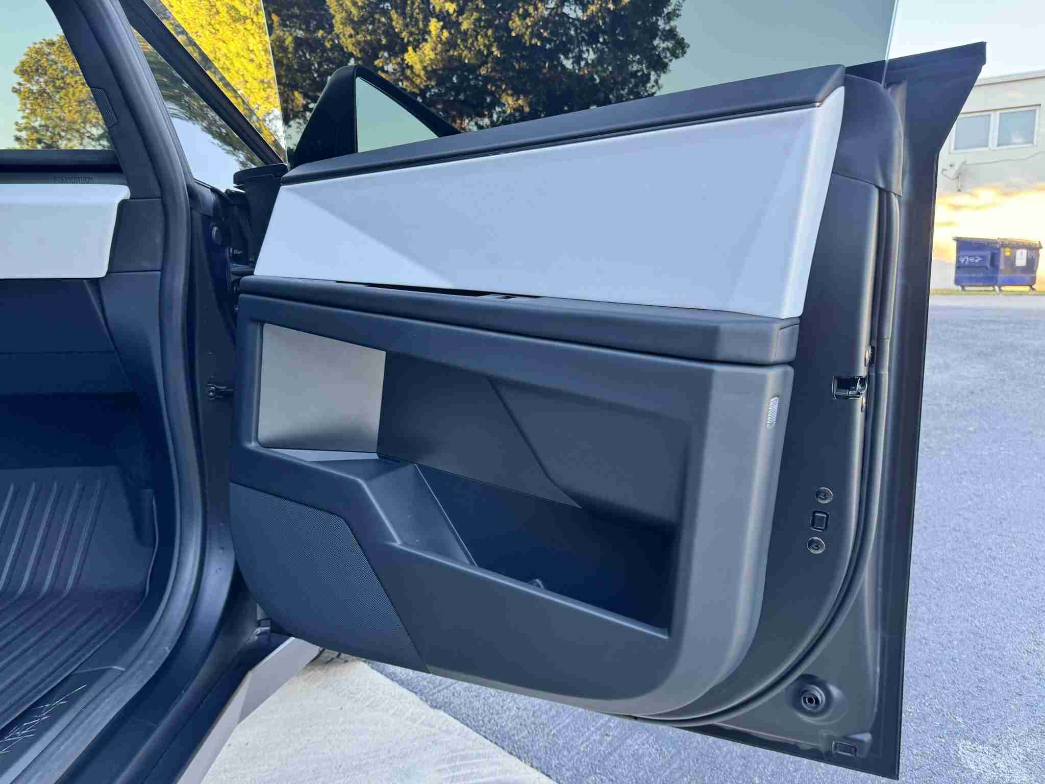 2024 Tesla Cybertruck Cyberbeast Foundation – Gloss Black Full Wrap 6k Miles full
