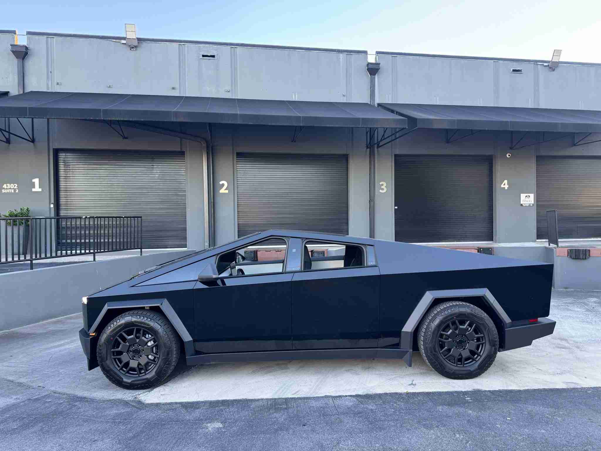 2024 Tesla Cybertruck Cyberbeast Foundation – Gloss Black Full Wrap 6k Miles full