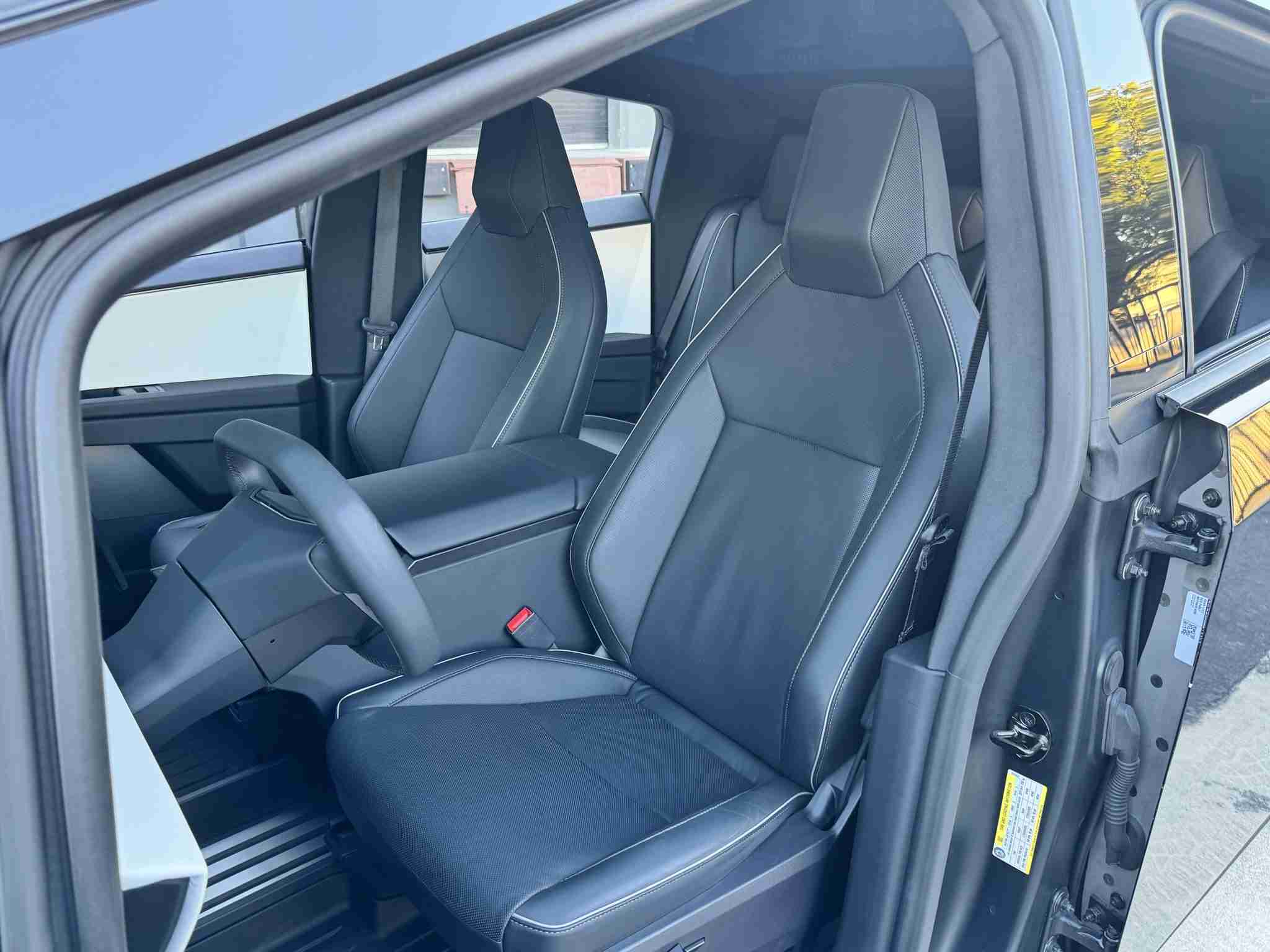2024 Tesla Cybertruck Cyberbeast Foundation – Gloss Black Full Wrap 6k Miles full