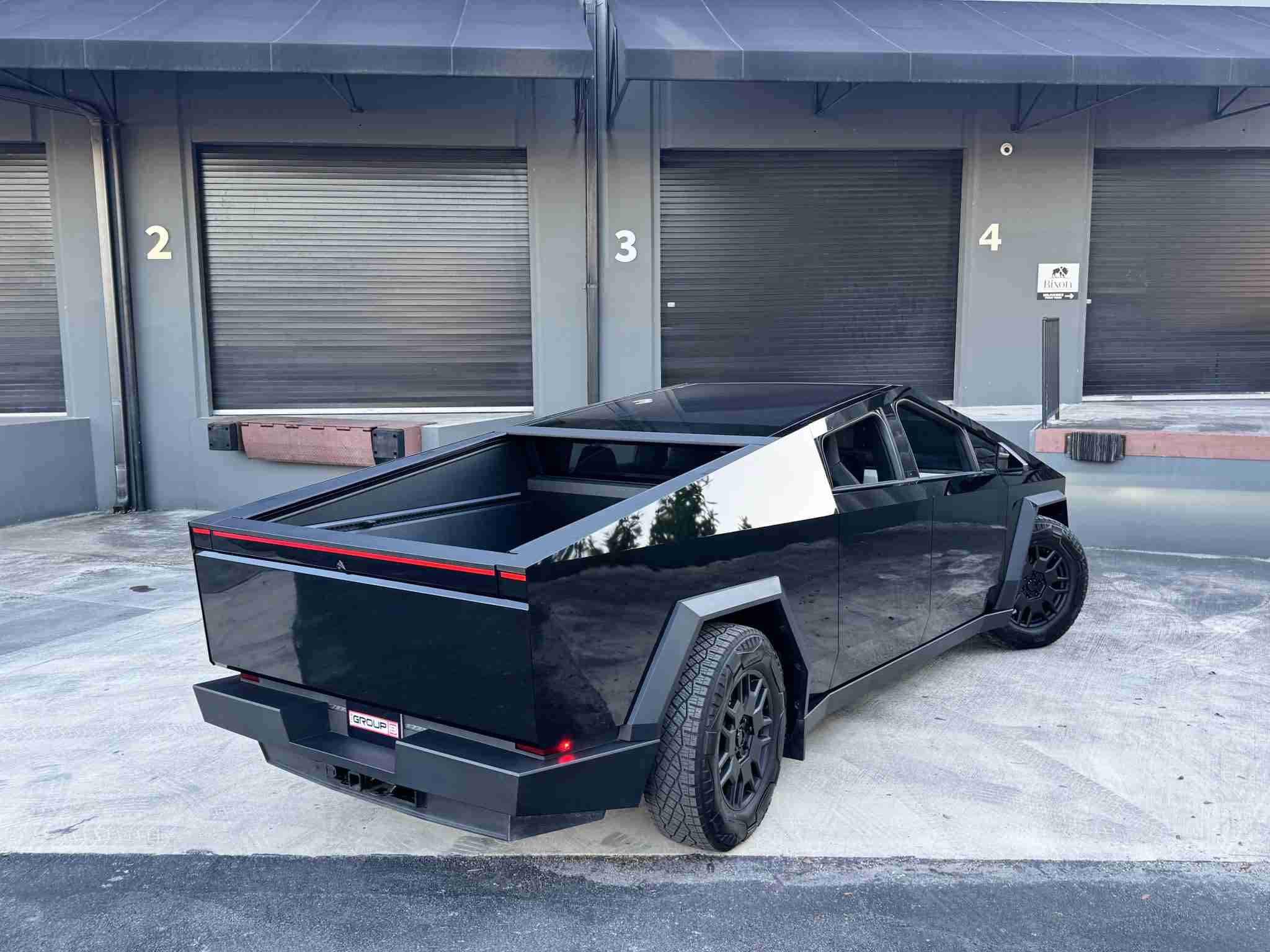 2024 Tesla Cybertruck Cyberbeast Foundation – Gloss Black Full Wrap 6k Miles full
