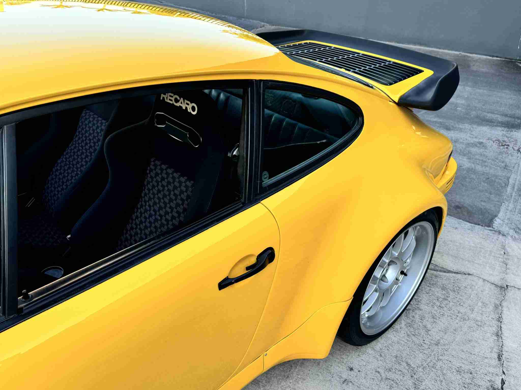 1982 Porsche 911 SC Turbo Look Widebody Euro-Sunroof Delete-Low Miles-Recaro Seats-Lightweight-964 Cams – Sorted full