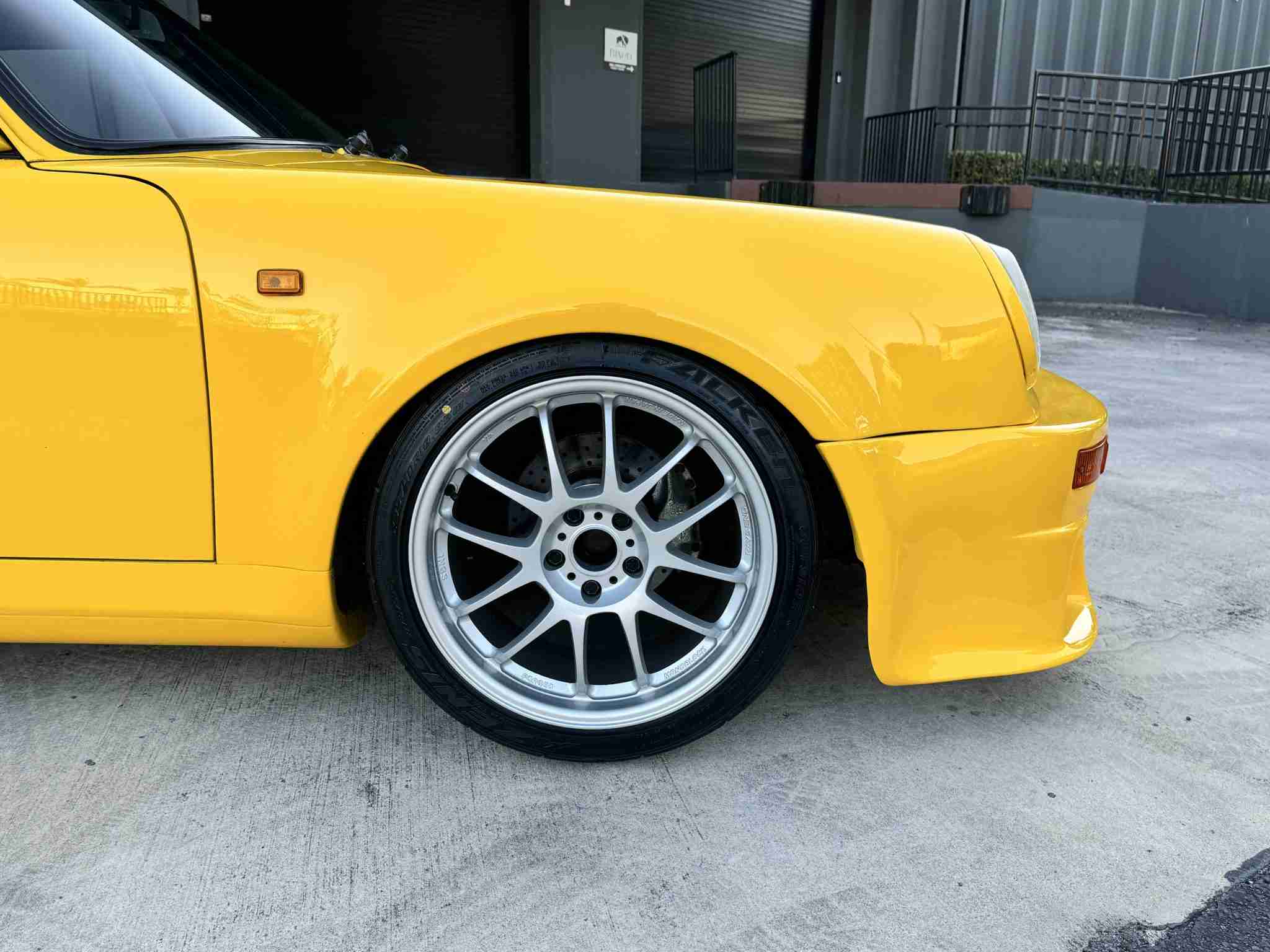 1982 Porsche 911 SC Turbo Look Widebody Euro-Sunroof Delete-Low Miles-Recaro Seats-Lightweight-964 Cams – Sorted full