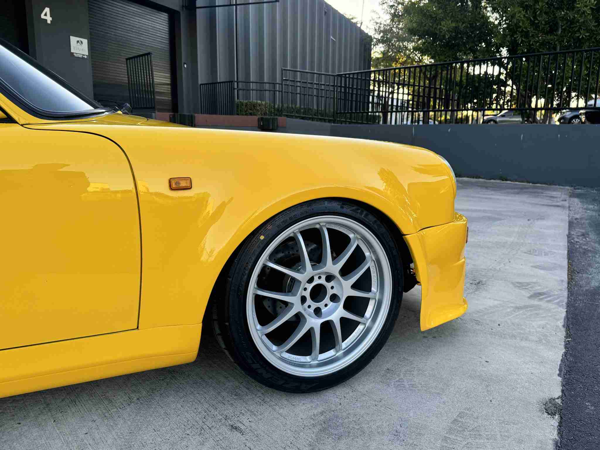 1982 Porsche 911 SC Turbo Look Widebody Euro-Sunroof Delete-Low Miles-Recaro Seats-Lightweight-964 Cams – Sorted full
