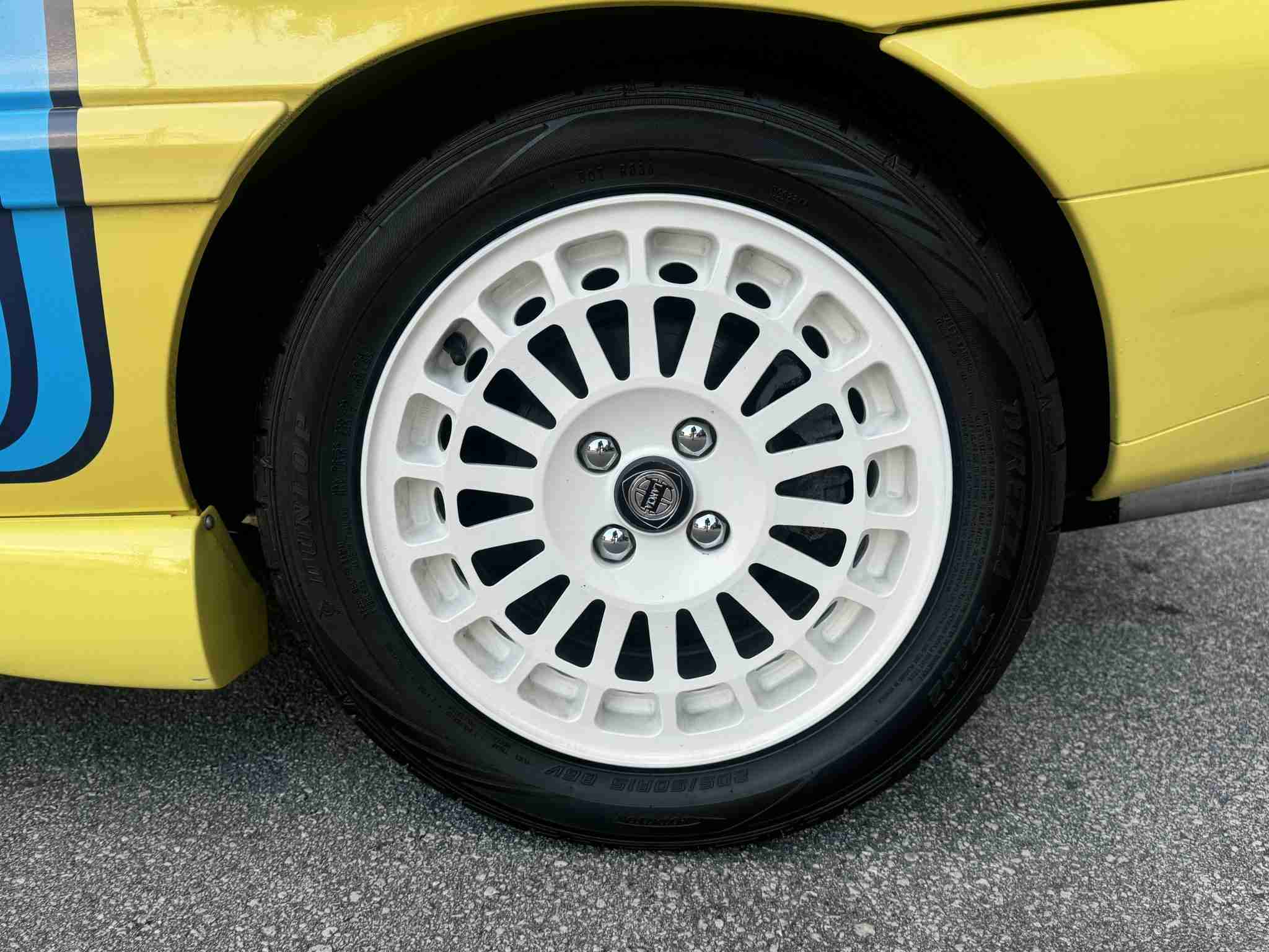 1998 Lancia Delta HPE Only 20K Miles – 1.8L VVT Alfa Romeo – 5 Speed Manual – Original Paint full