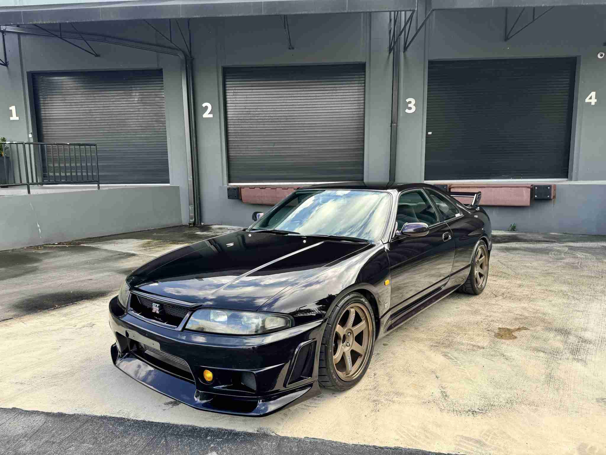 1995 Nissan GT-R Skyline R33 Nismo 400R Aero – Volk Racing TE37 Wheels – Midnight Purple – Brembo Brakes -FBO full