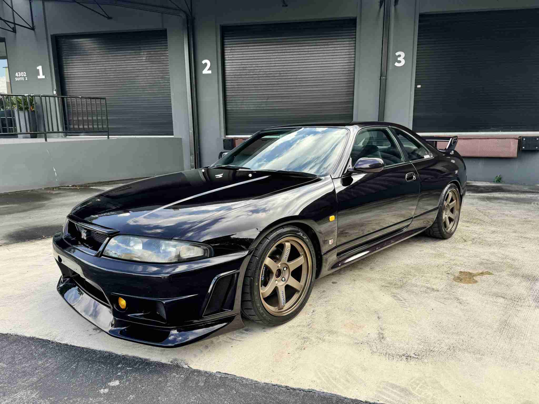 1995 Nissan GT-R Skyline R33 Nismo 400R Aero – Volk Racing TE37 Wheels – Midnight Purple – Brembo Brakes -FBO full