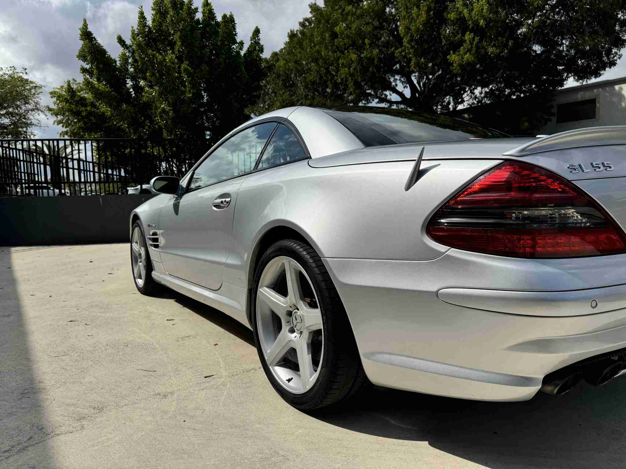 2008 Mercedes-Benz SL 55 AMG HARDTOP CONVERTIBLE Rare Spec – Silver/Red With PANORAMIC Hardtop – ALL Original Car – Well Serviced full