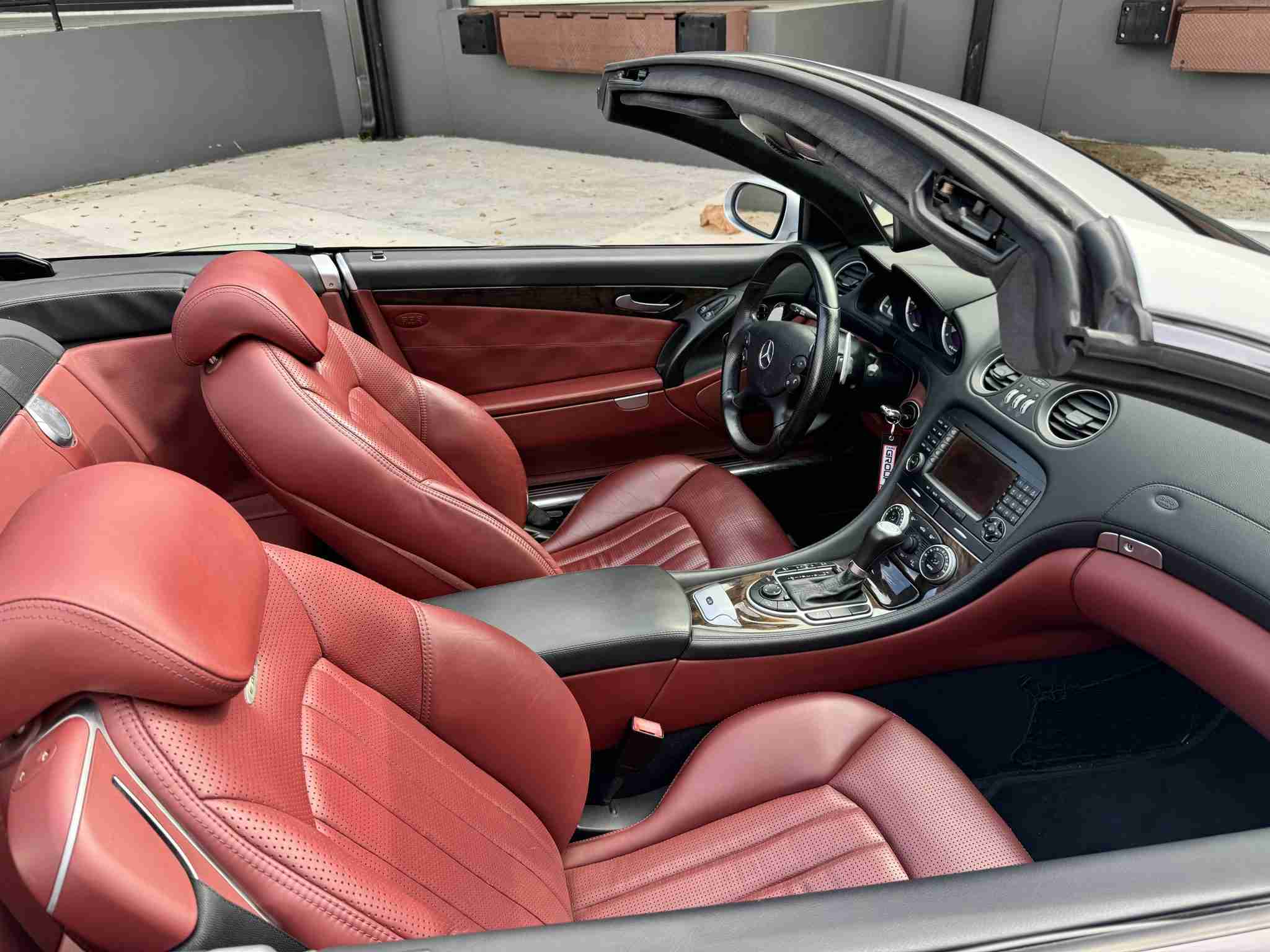 2008 Mercedes-Benz SL 55 AMG HARDTOP CONVERTIBLE Rare Spec – Silver/Red With PANORAMIC Hardtop – ALL Original Car – Well Serviced full