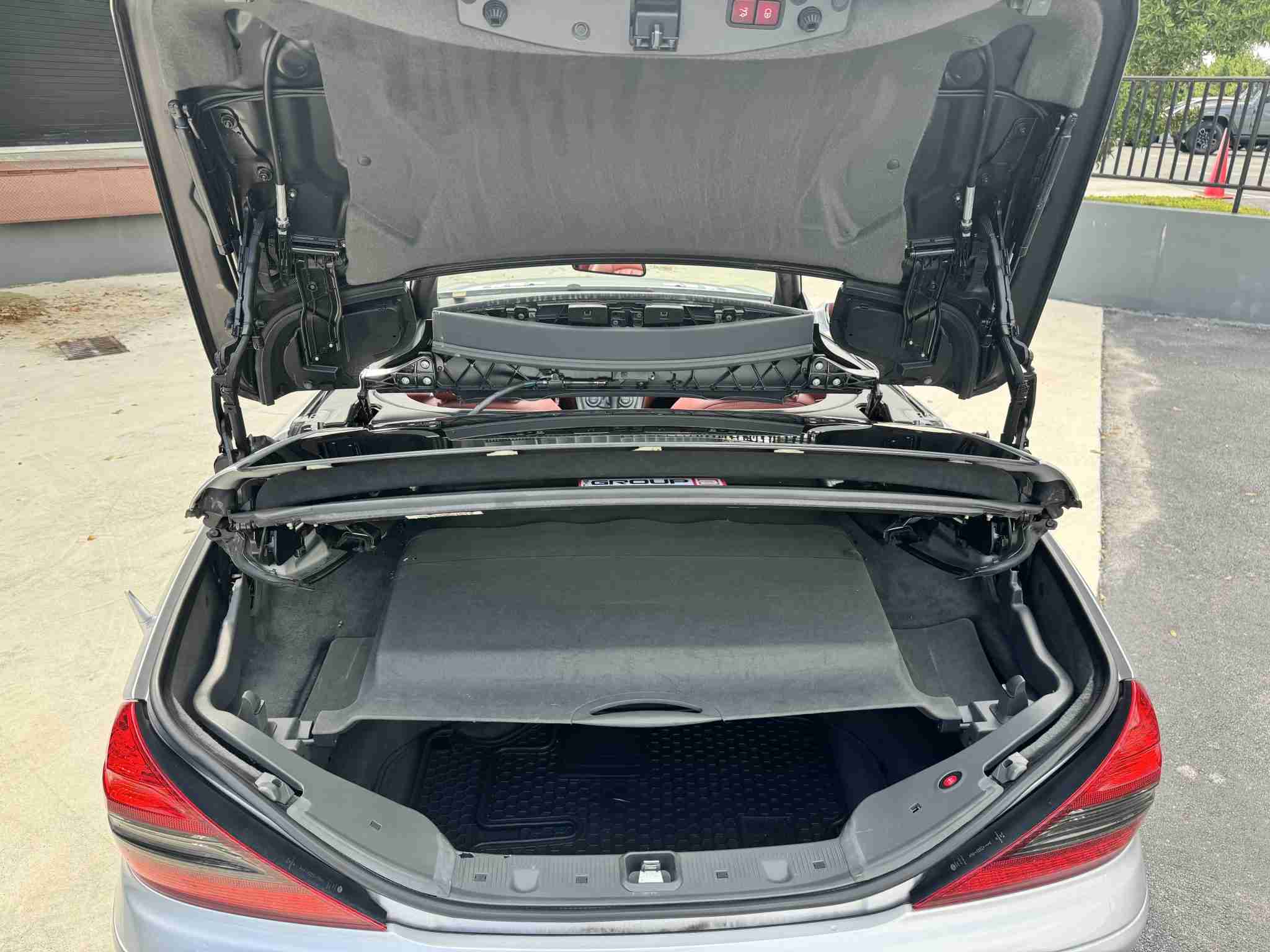2008 Mercedes-Benz SL 55 AMG HARDTOP CONVERTIBLE Rare Spec – Silver/Red With PANORAMIC Hardtop – ALL Original Car – Well Serviced full