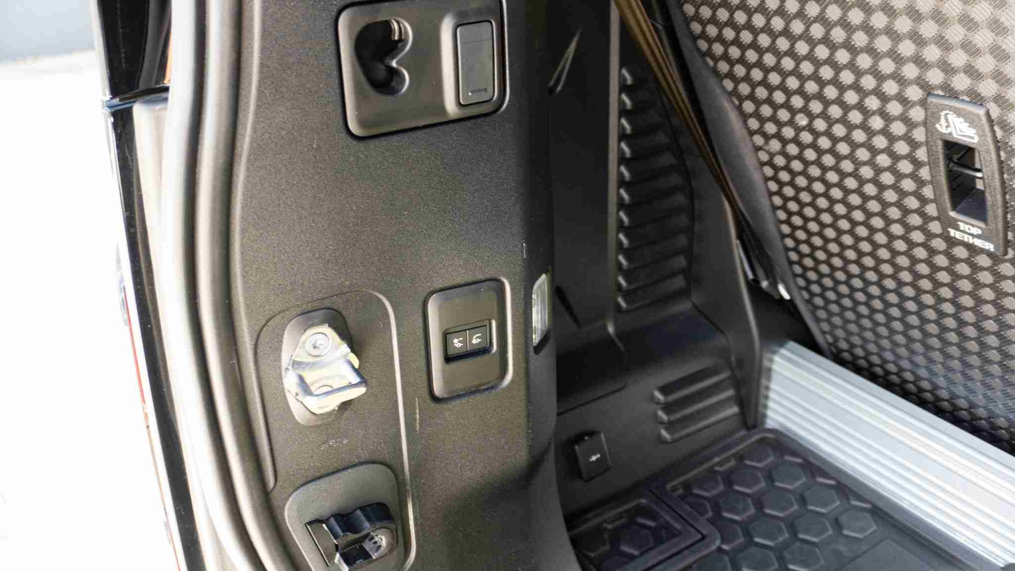 2021 Range Rover Defender 90 X-Dynamic – 14k Miles – Full body PPF full