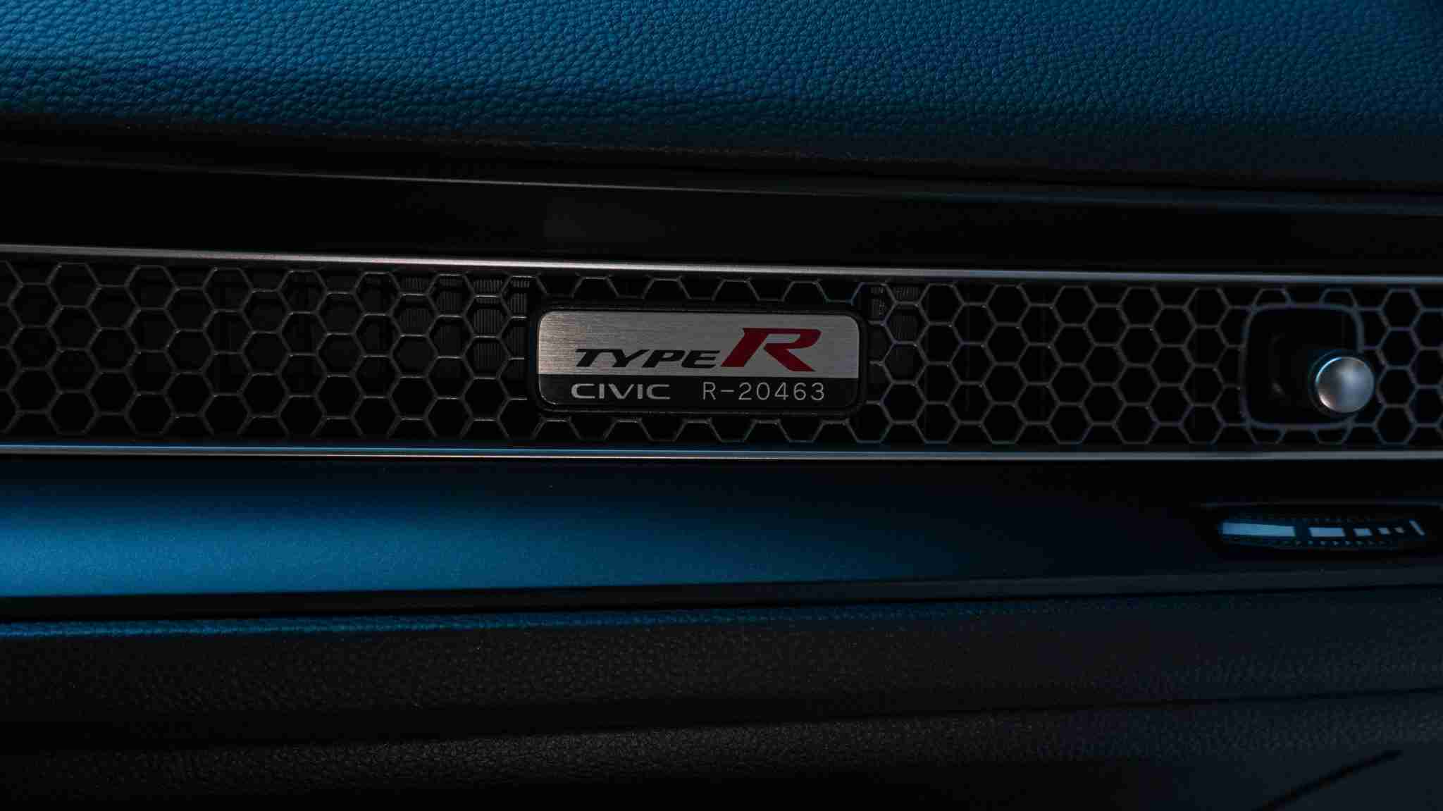 2024 Honda Civic TYPE-R 1 Owner -5k Miles – Championship white – Volk TE37 – Fortune auto HSLV -PPF full
