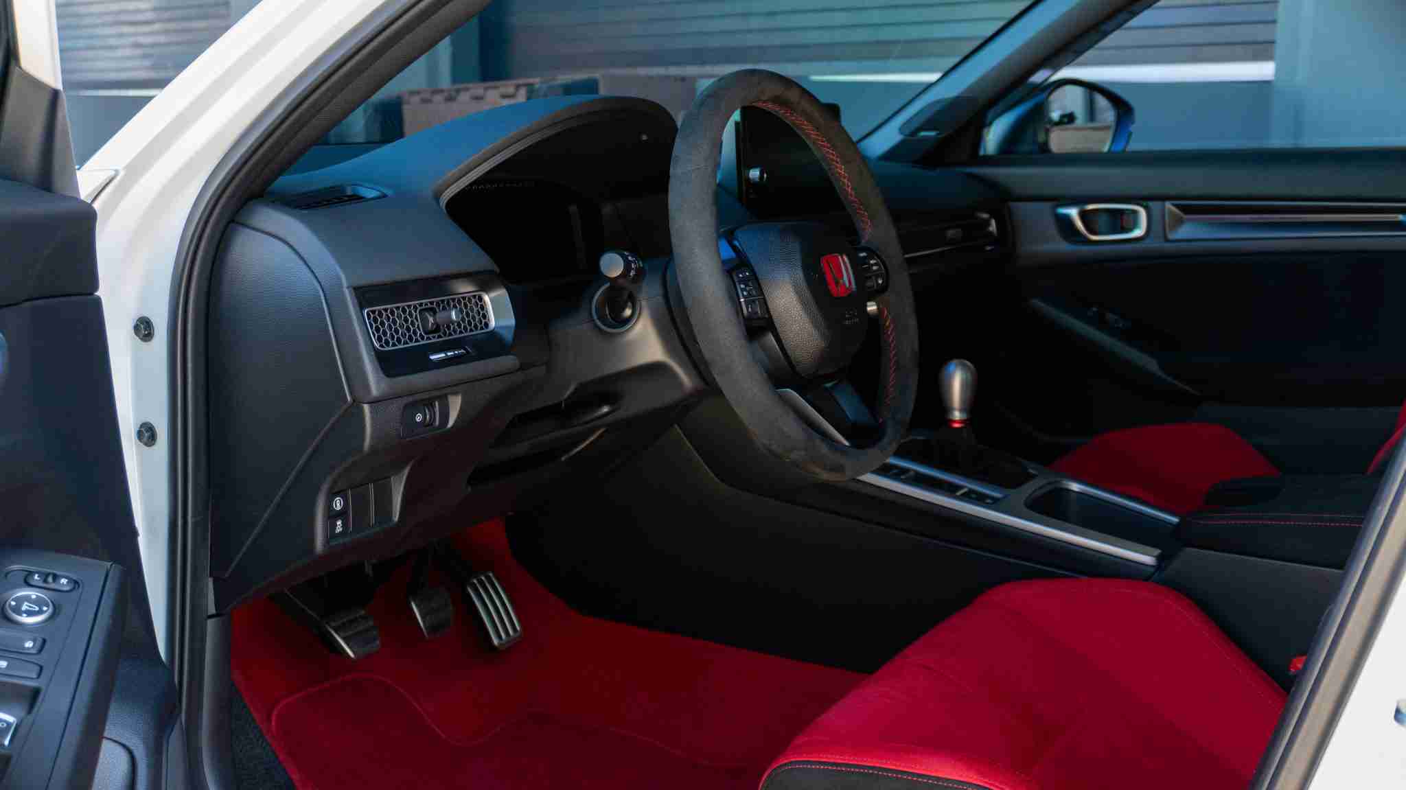 2024 Honda Civic TYPE-R 1 Owner -5k Miles – Championship white – Volk TE37 – Fortune auto HSLV -PPF full