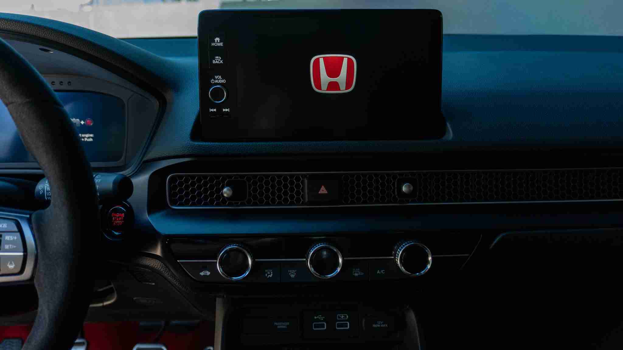 2024 Honda Civic TYPE-R 1 Owner -5k Miles – Championship white – Volk TE37 – Fortune auto HSLV -PPF full