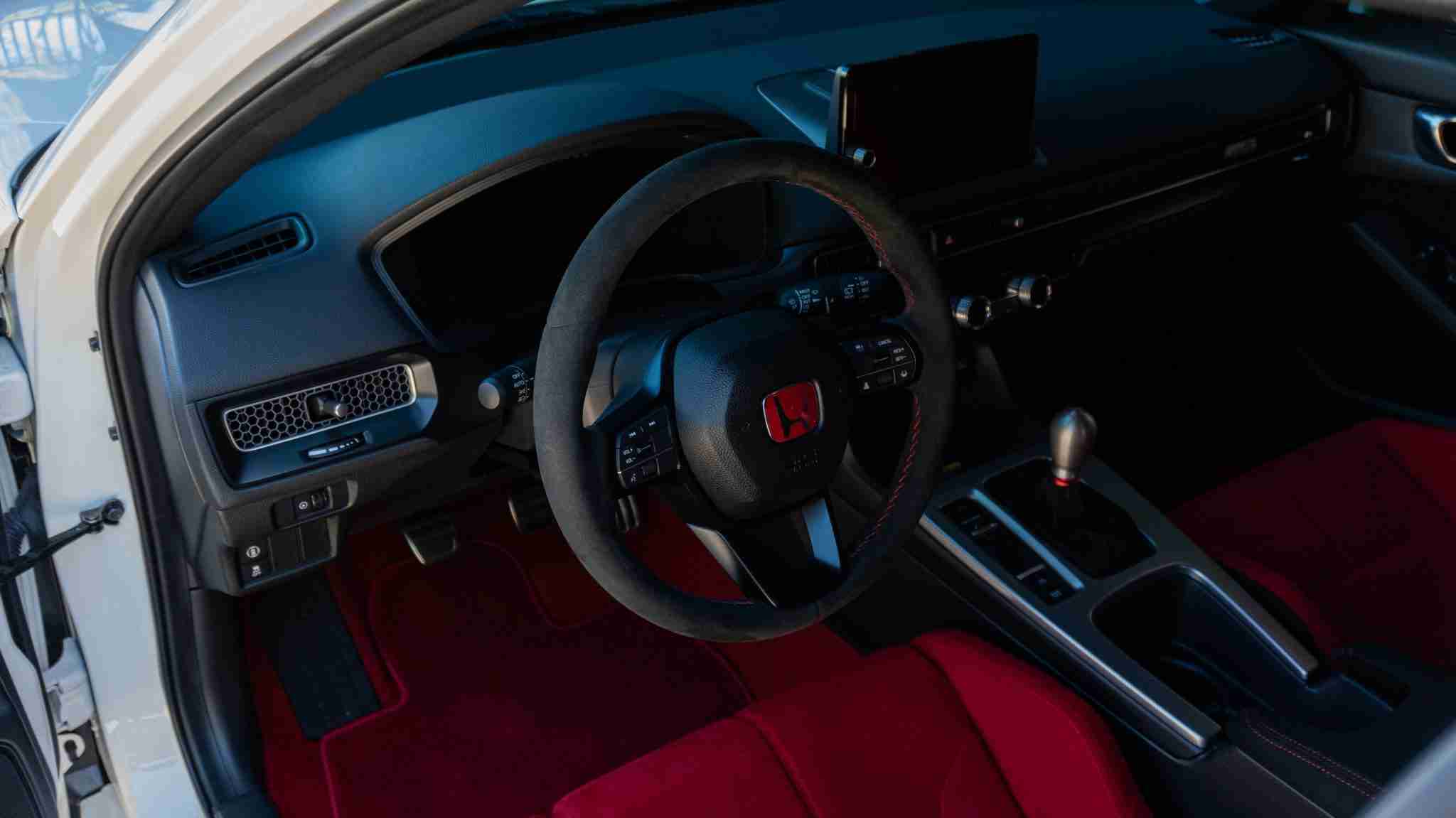 2024 Honda Civic TYPE-R 1 Owner -5k Miles – Championship white – Volk TE37 – Fortune auto HSLV -PPF full