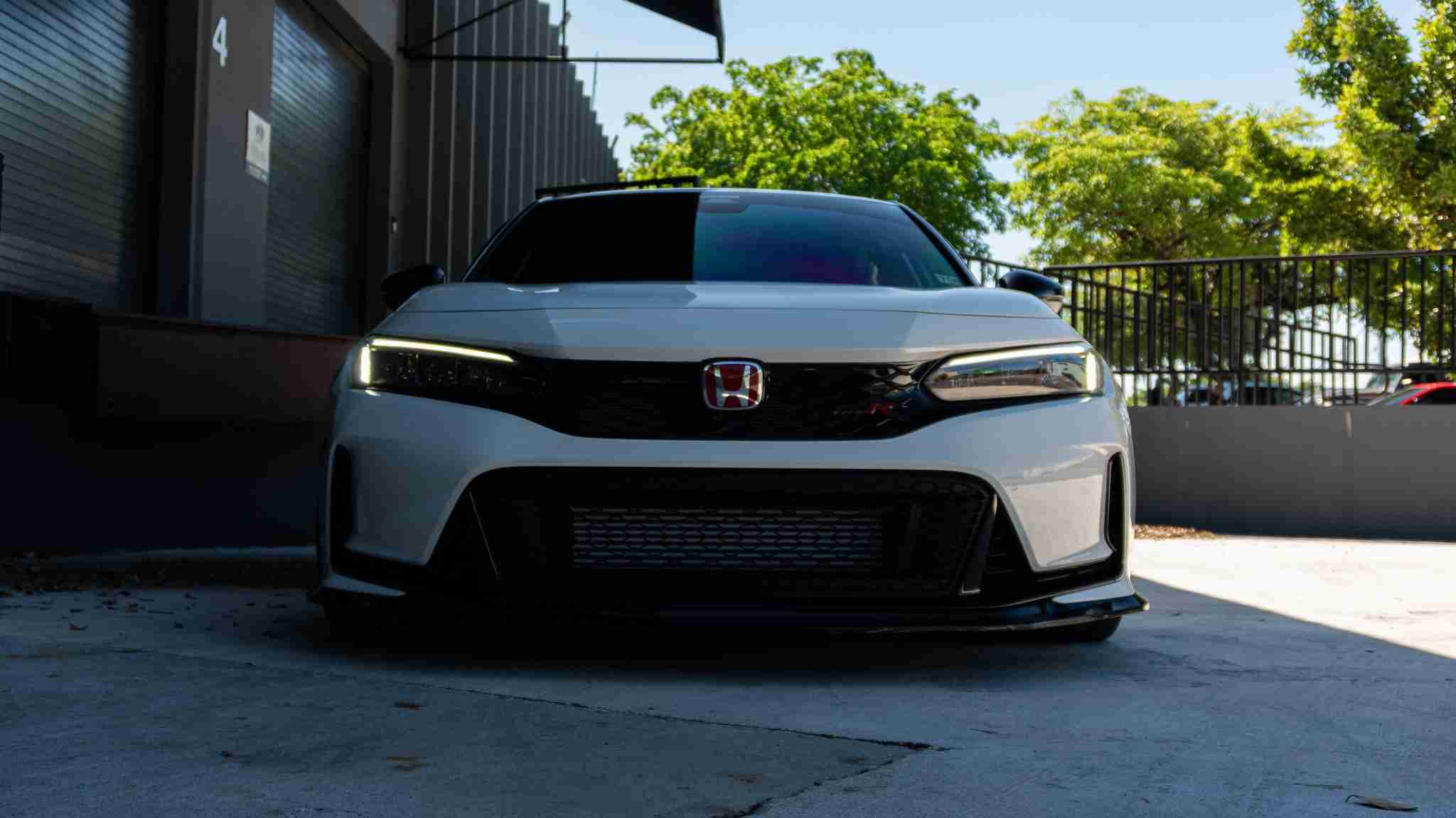2024 Honda Civic TYPE-R 1 Owner -5k Miles – Championship white – Volk TE37 – Fortune auto HSLV -PPF full