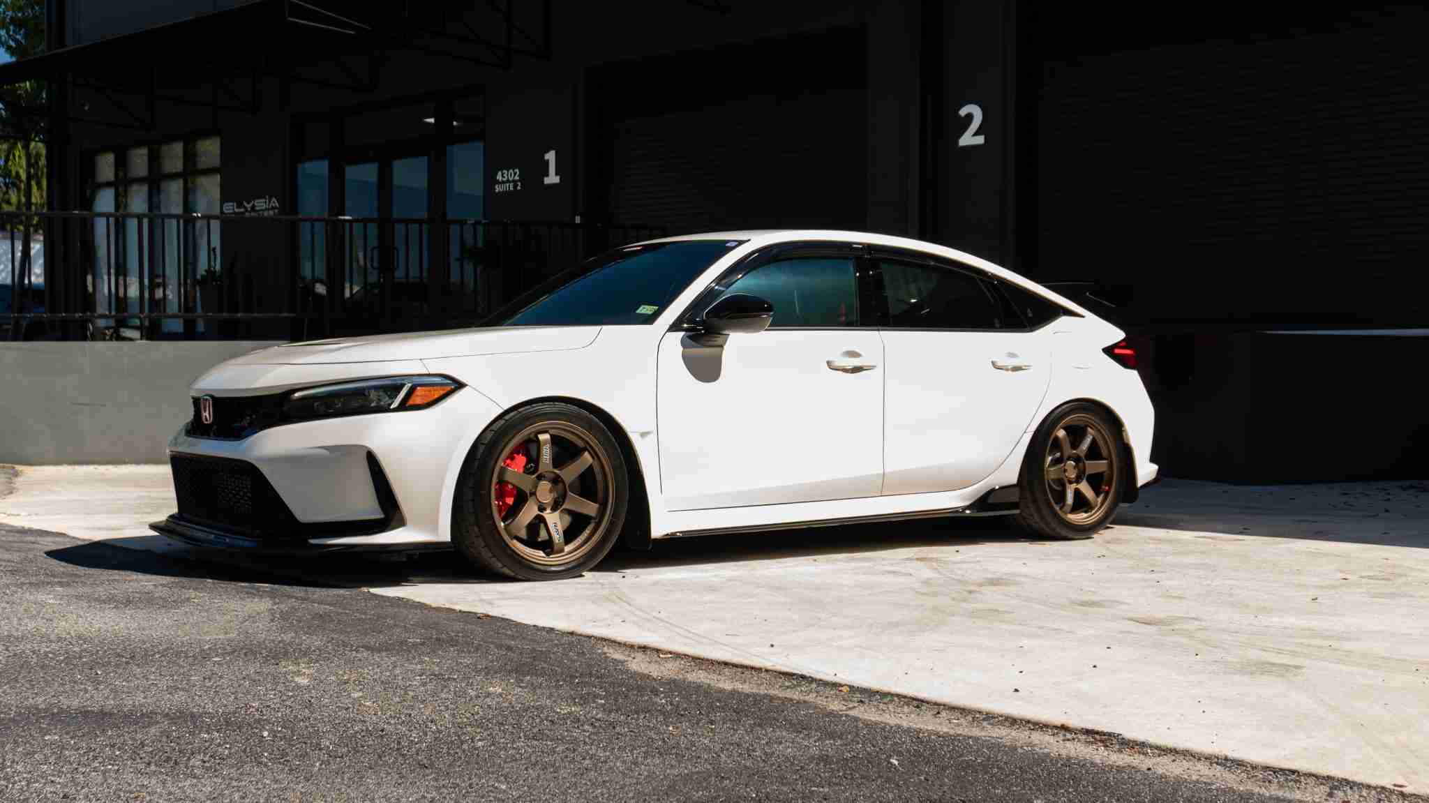 2024 Honda Civic TYPE-R 1 Owner -5k Miles – Championship white – Volk TE37 – Fortune auto HSLV -PPF full