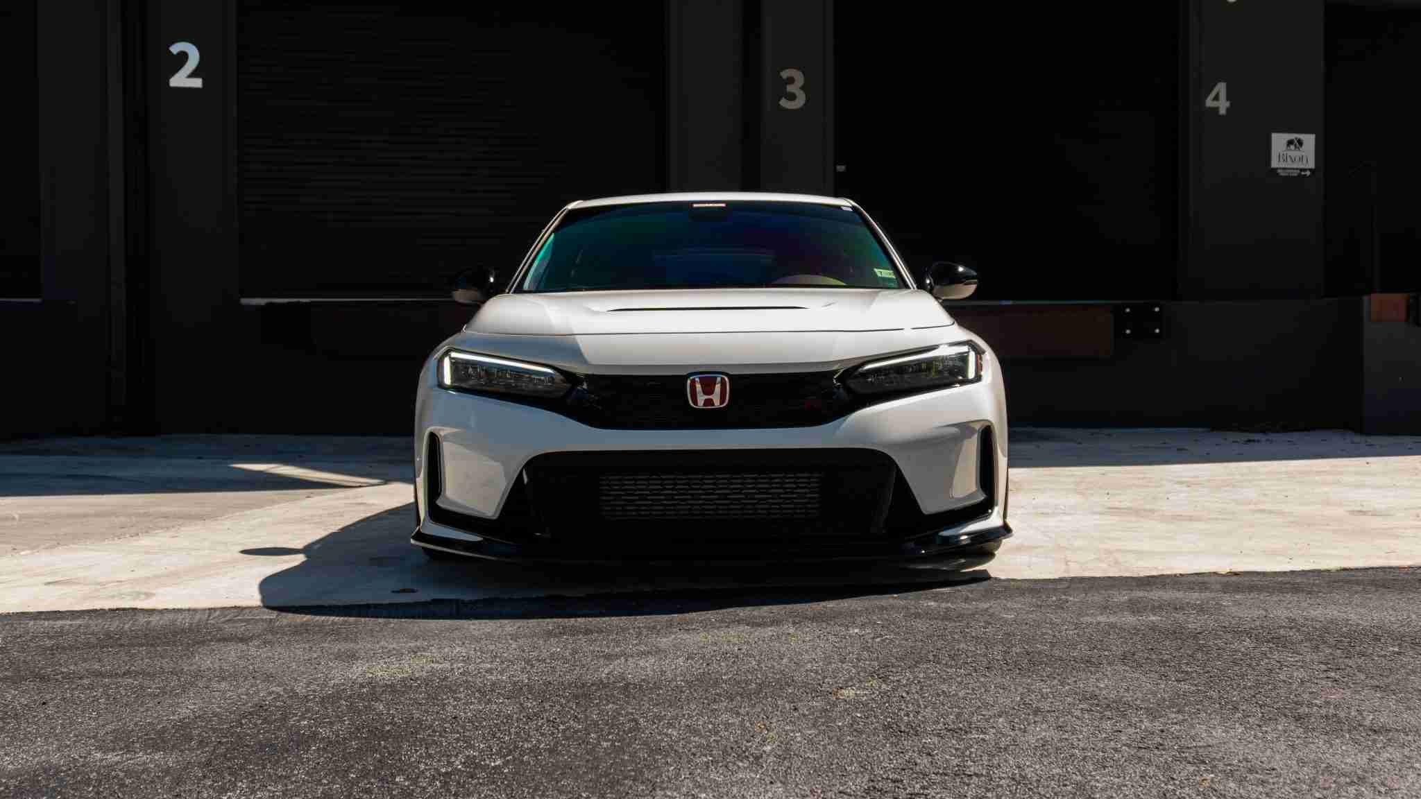 2024 Honda Civic TYPE-R 1 Owner -5k Miles – Championship white – Volk TE37 – Fortune auto HSLV -PPF full