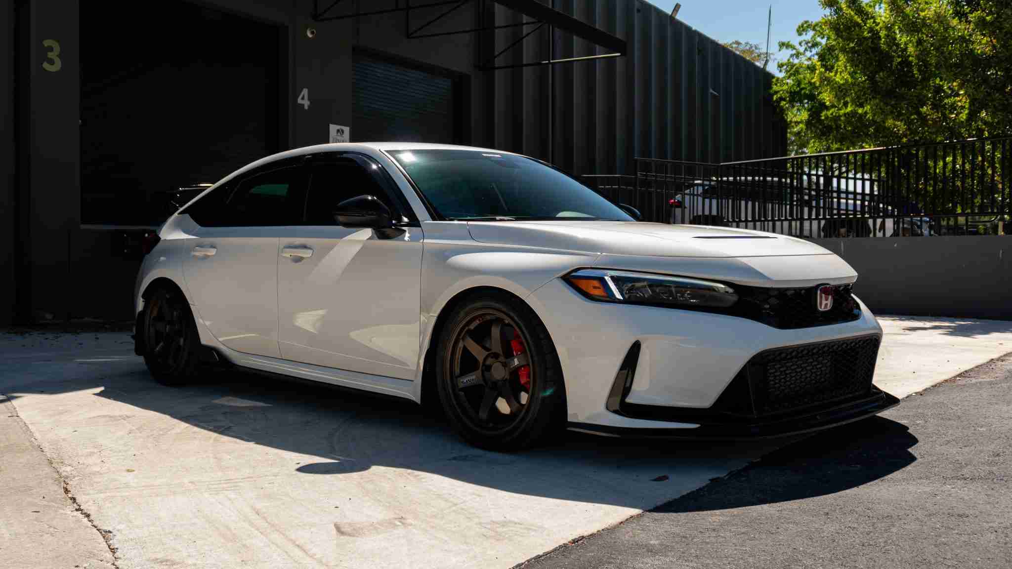 2024 Honda Civic TYPE-R 1 Owner -5k Miles – Championship white – Volk TE37 – Fortune auto HSLV -PPF full