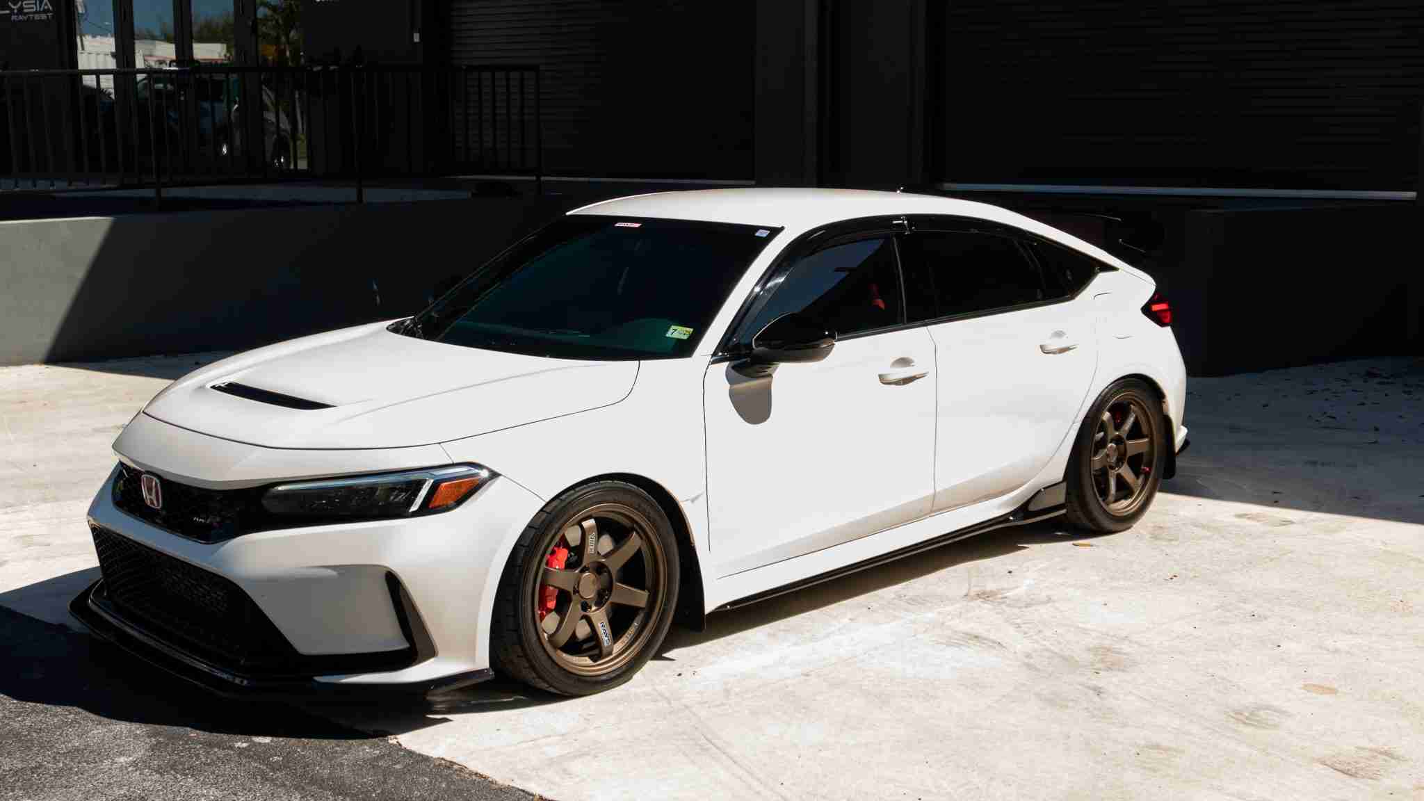 2024 Honda Civic TYPE-R 1 Owner -5k Miles – Championship white – Volk TE37 – Fortune auto HSLV -PPF full