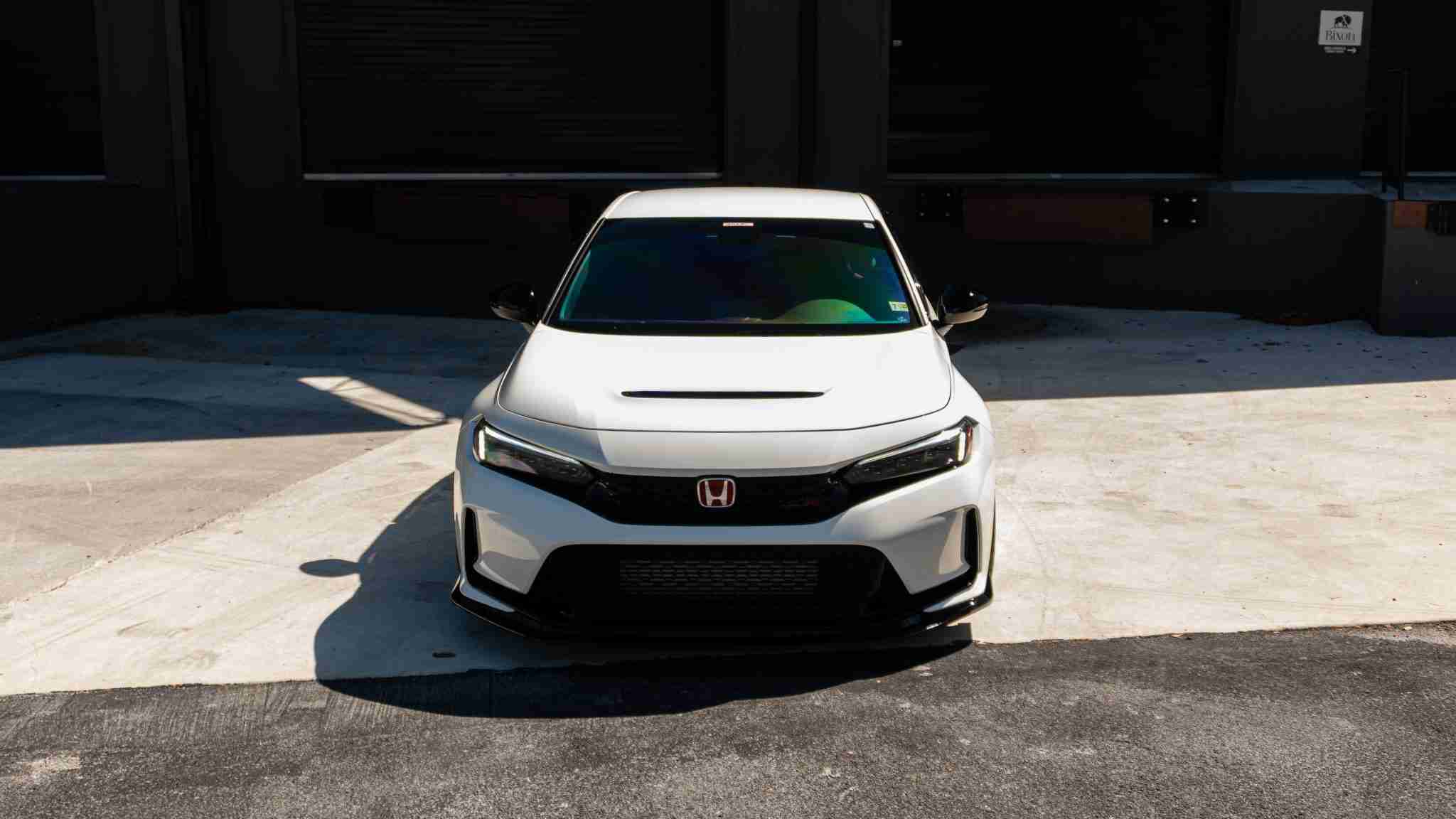 2024 Honda Civic TYPE-R 1 Owner -5k Miles – Championship white – Volk TE37 – Fortune auto HSLV -PPF full