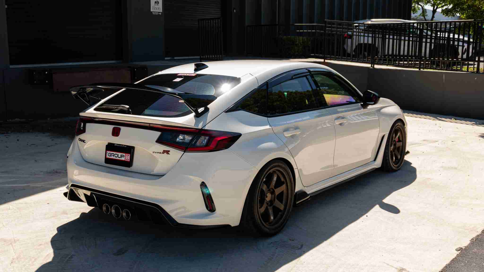 2024 Honda Civic TYPE-R 1 Owner -5k Miles – Championship white – Volk TE37 – Fortune auto HSLV -PPF full