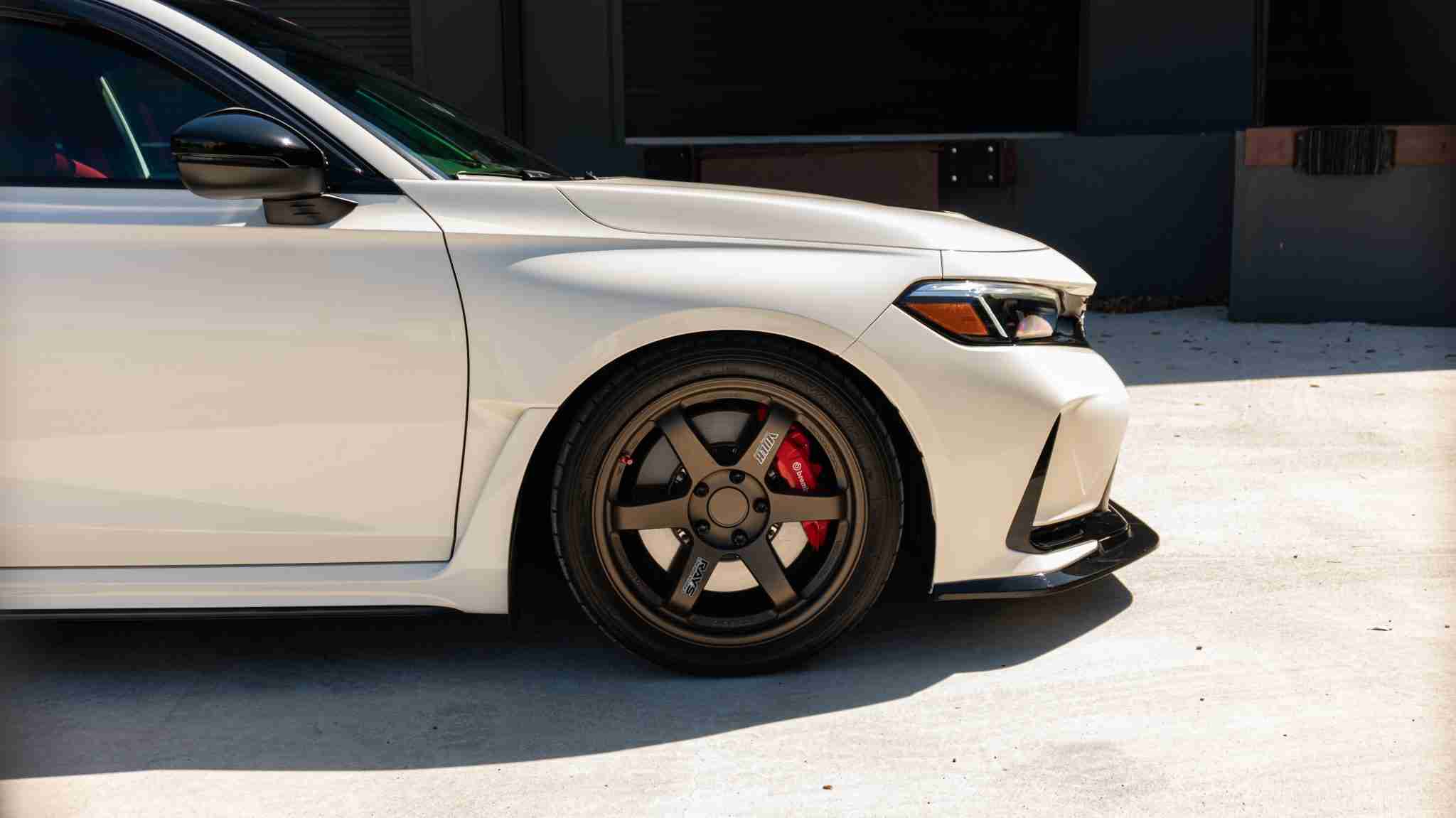 2024 Honda Civic TYPE-R 1 Owner -5k Miles – Championship white – Volk TE37 – Fortune auto HSLV -PPF full