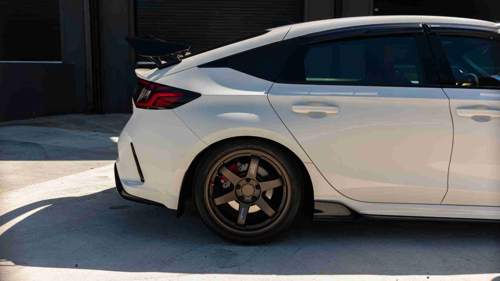 2024 Honda Civic TYPE-R 1 Owner -5k Miles – Championship white – Volk TE37 – Fortune auto HSLV -PPF full