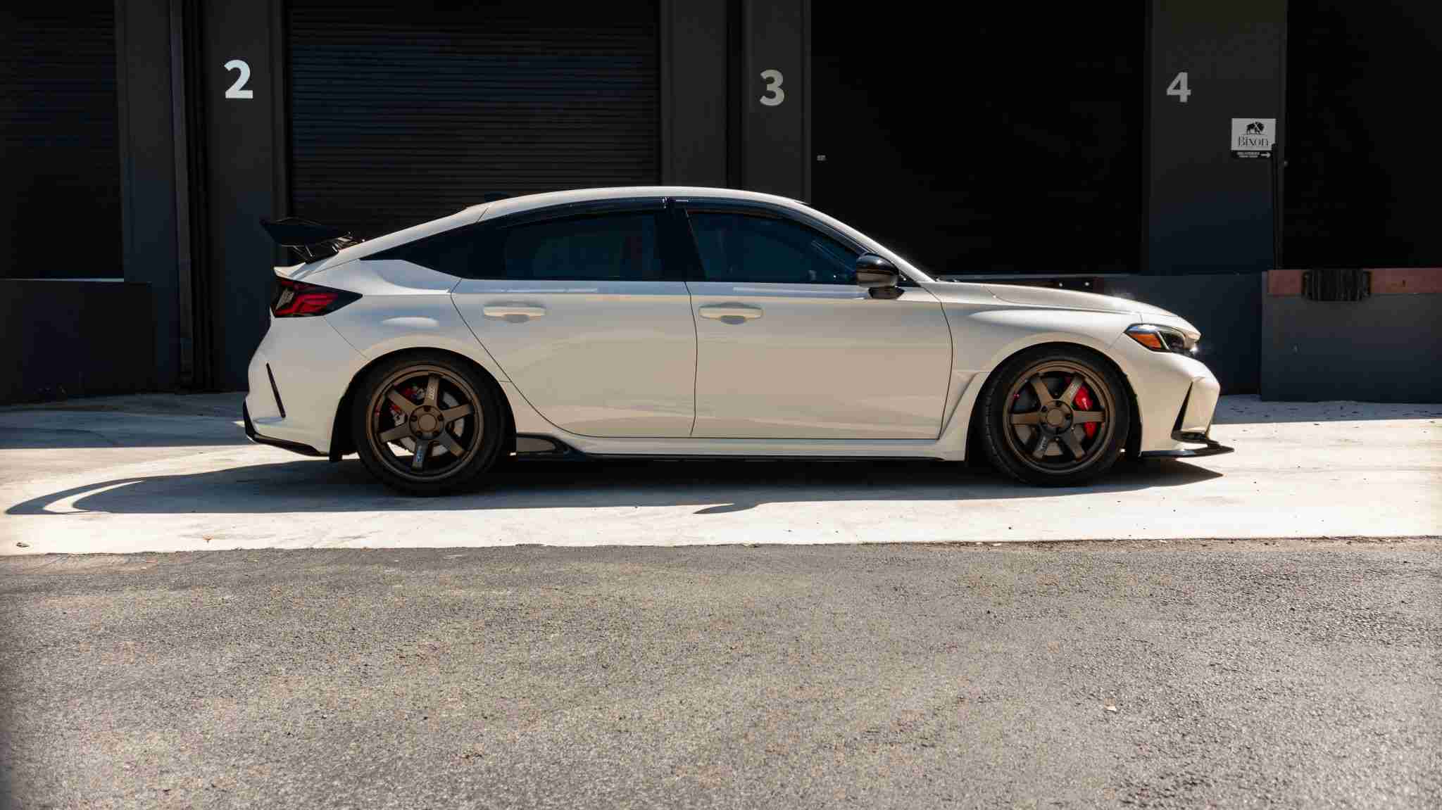 2024 Honda Civic TYPE-R 1 Owner -5k Miles – Championship white – Volk TE37 – Fortune auto HSLV -PPF full