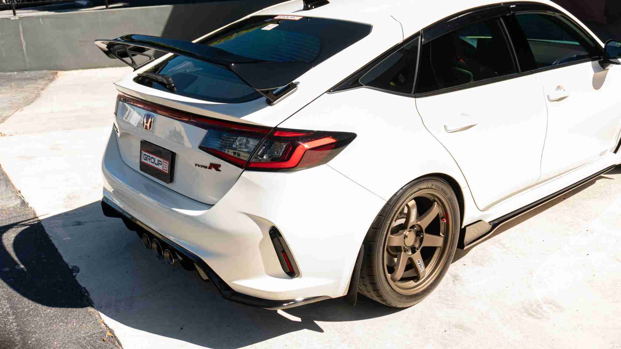 2024 Honda Civic TYPE-R 1 Owner -5k Miles – Championship white – Volk TE37 – Fortune auto HSLV -PPF full