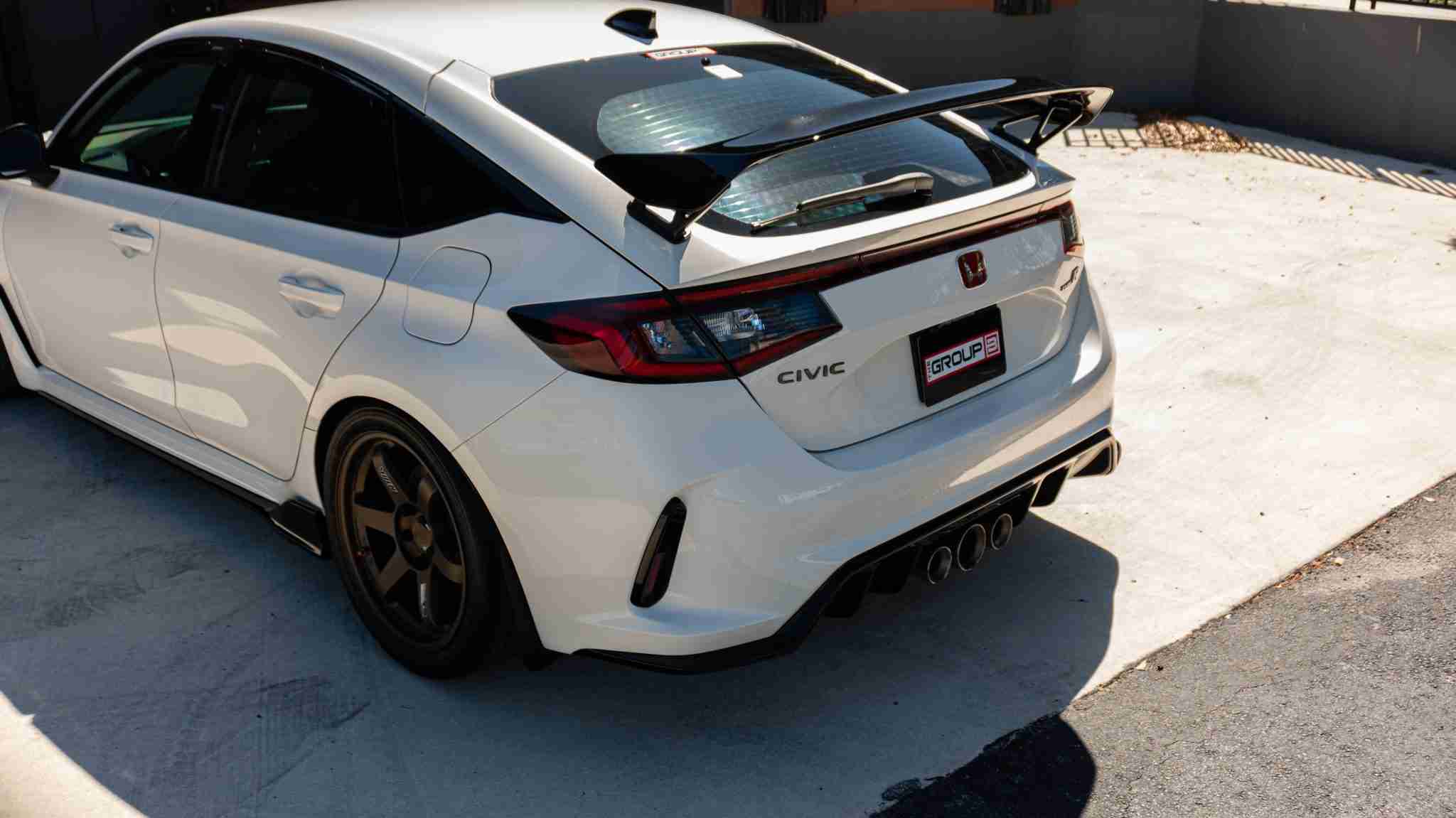 2024 Honda Civic TYPE-R 1 Owner -5k Miles – Championship white – Volk TE37 – Fortune auto HSLV -PPF full