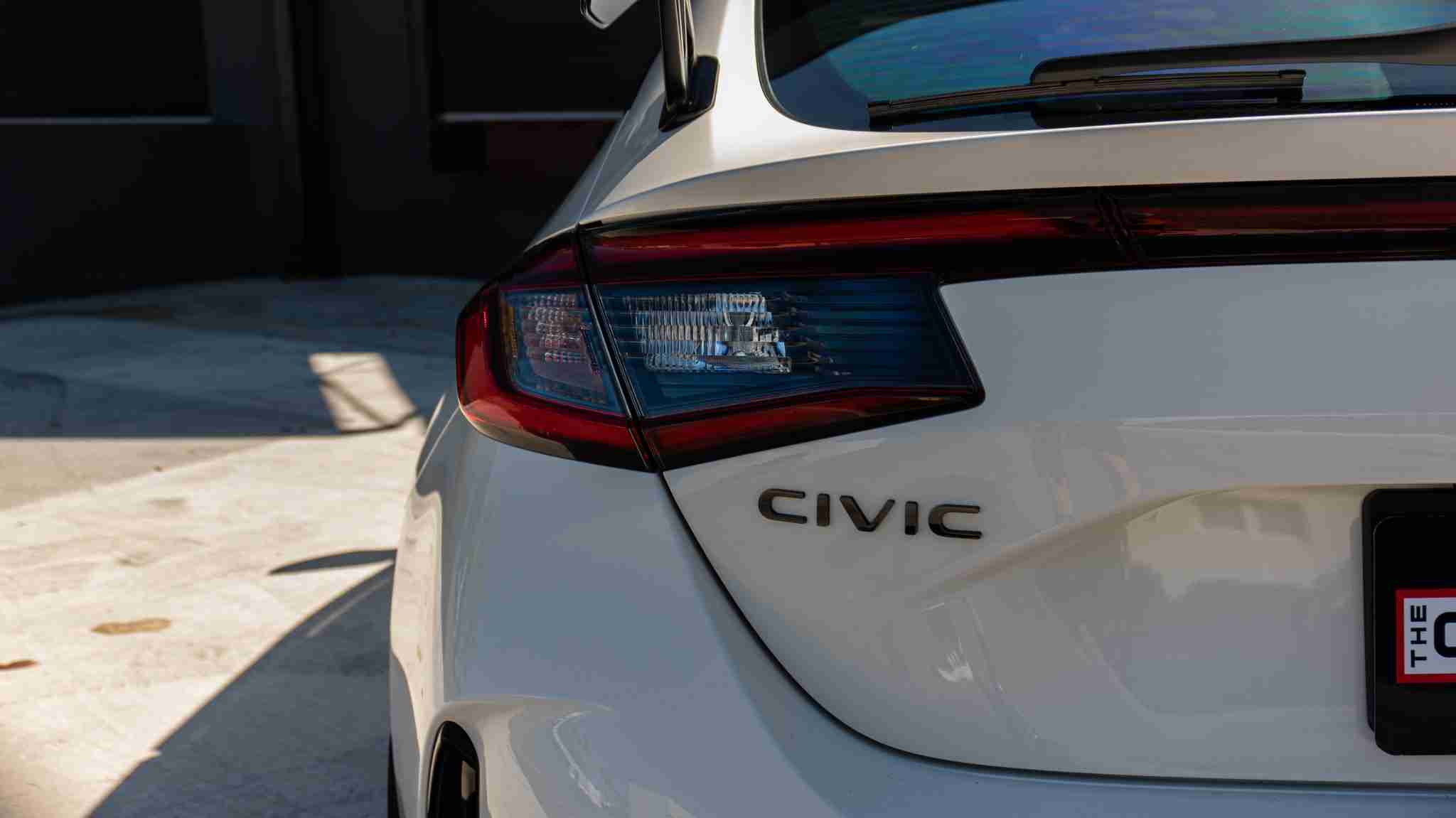 2024 Honda Civic TYPE-R 1 Owner -5k Miles – Championship white – Volk TE37 – Fortune auto HSLV -PPF full