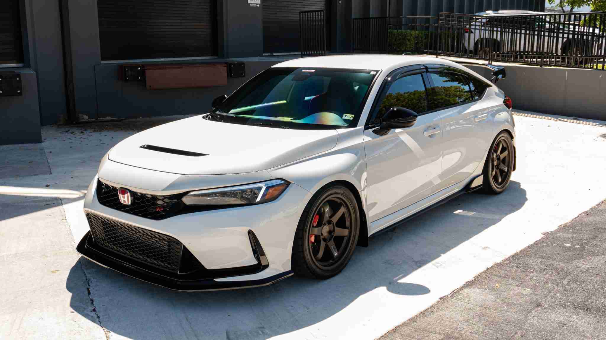 2024 Honda Civic TYPE-R 1 Owner -5k Miles – Championship white – Volk TE37 – Fortune auto HSLV -PPF full