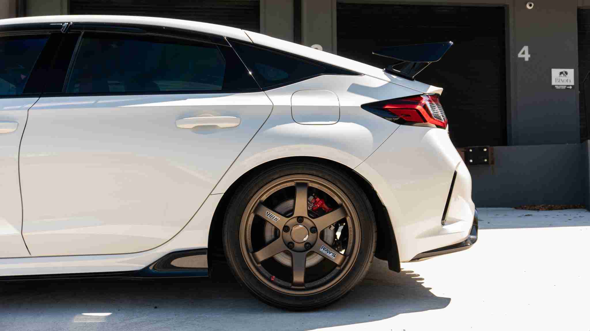 2024 Honda Civic TYPE-R 1 Owner -5k Miles – Championship white – Volk TE37 – Fortune auto HSLV -PPF full