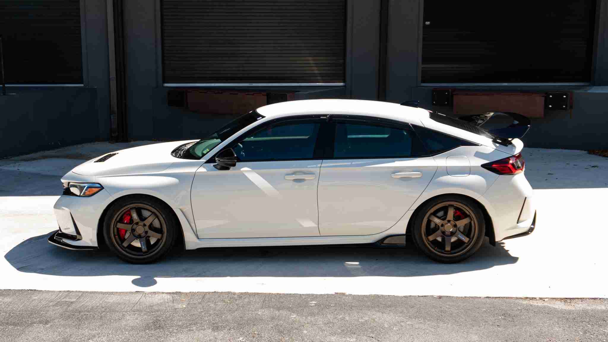 2024 Honda Civic TYPE-R 1 Owner -5k Miles – Championship white – Volk TE37 – Fortune auto HSLV -PPF full