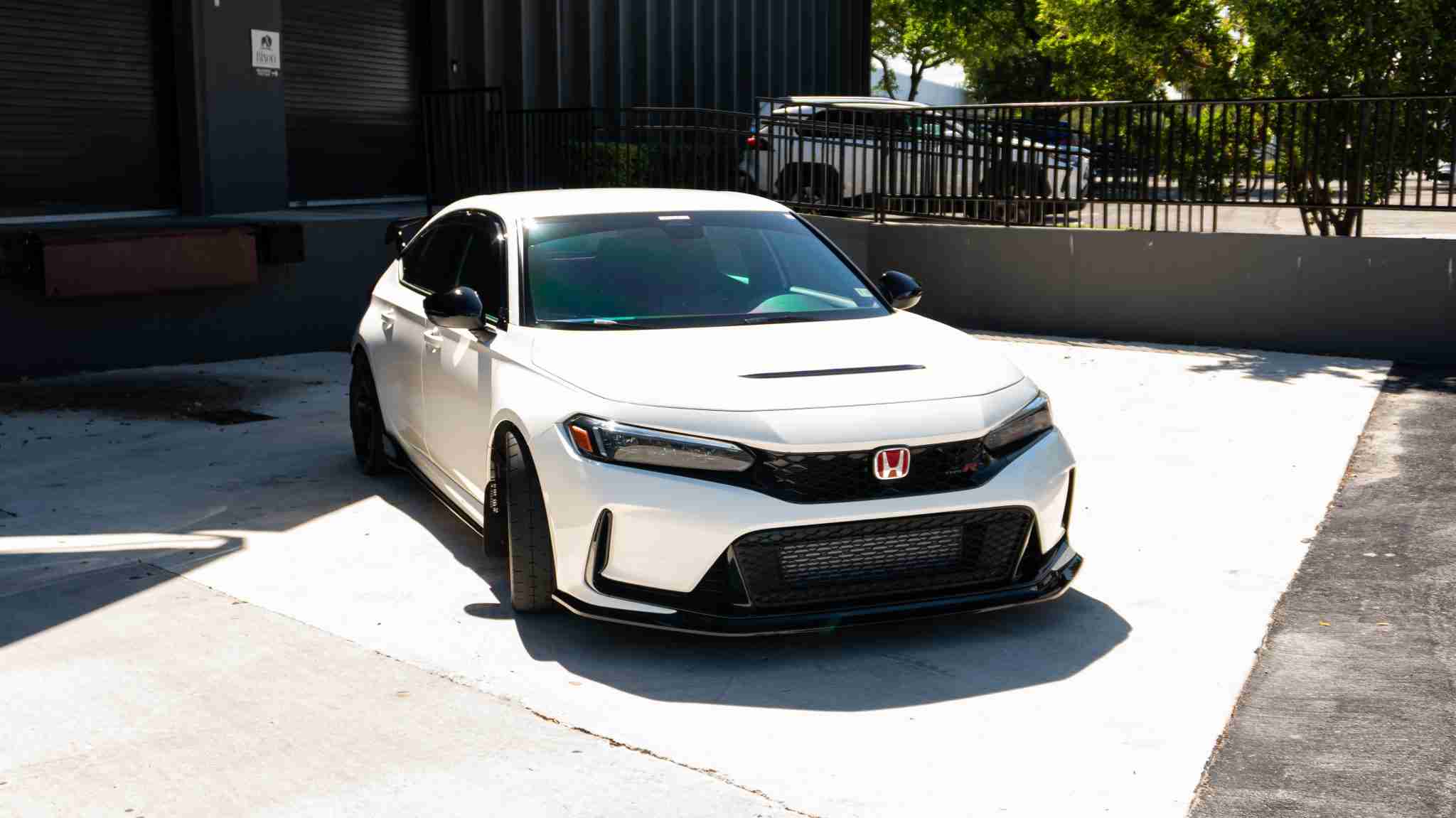 2024 Honda Civic TYPE-R 1 Owner -5k Miles – Championship white – Volk TE37 – Fortune auto HSLV -PPF full