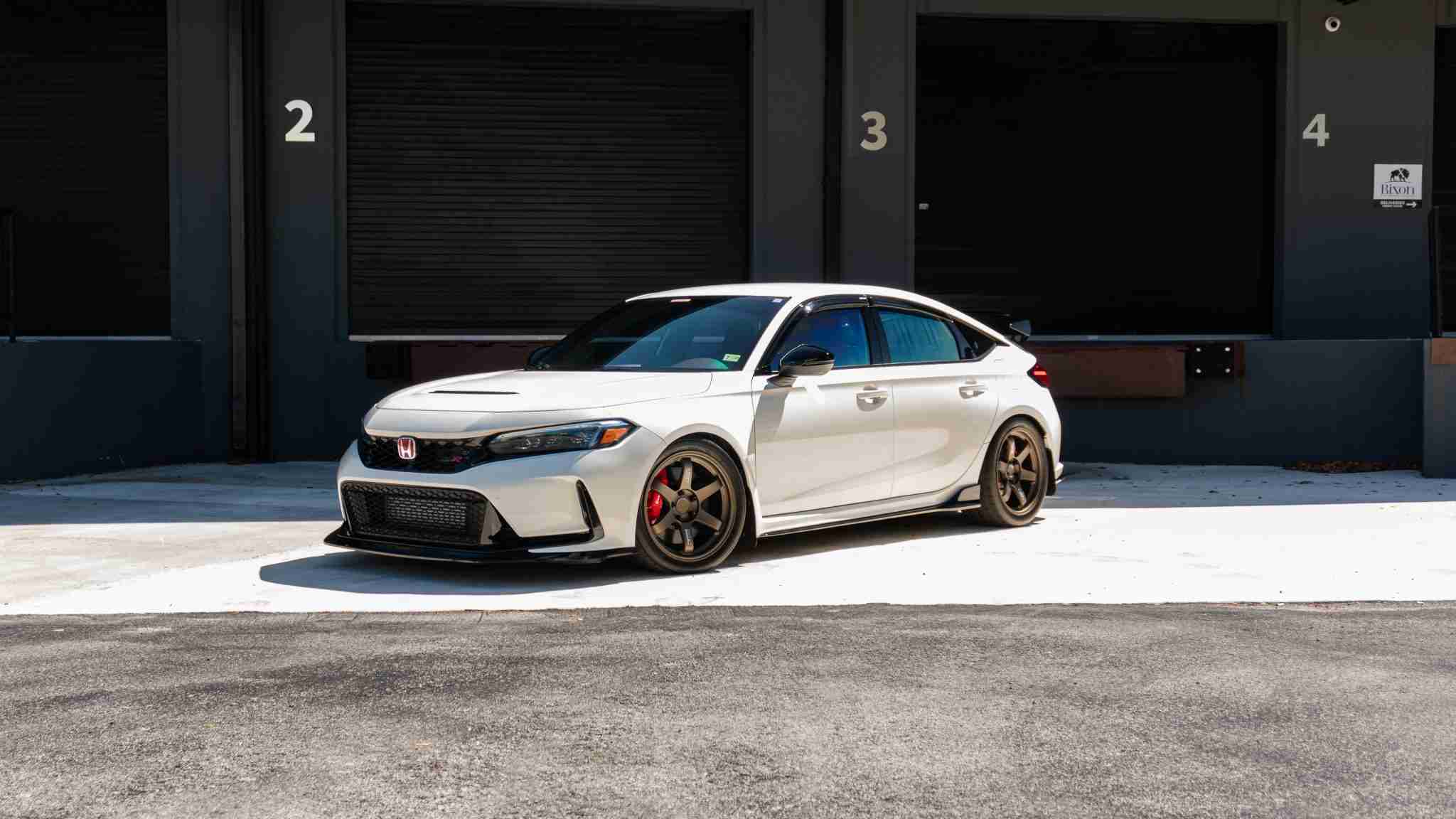2024 Honda Civic TYPE-R 1 Owner -5k Miles – Championship white – Volk TE37 – Fortune auto HSLV -PPF full